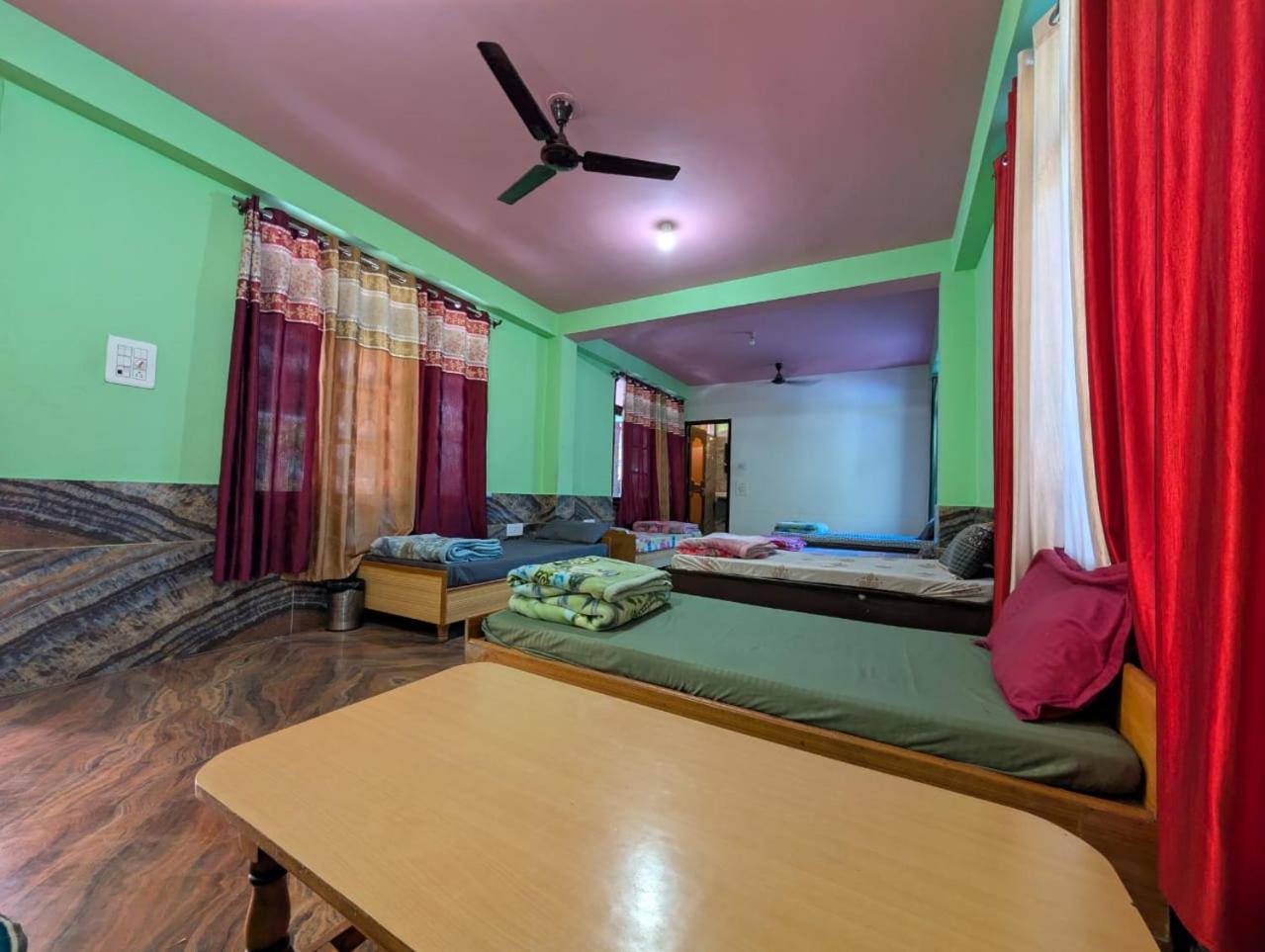 6-Bed Mixed Dormitory Room photo 3
