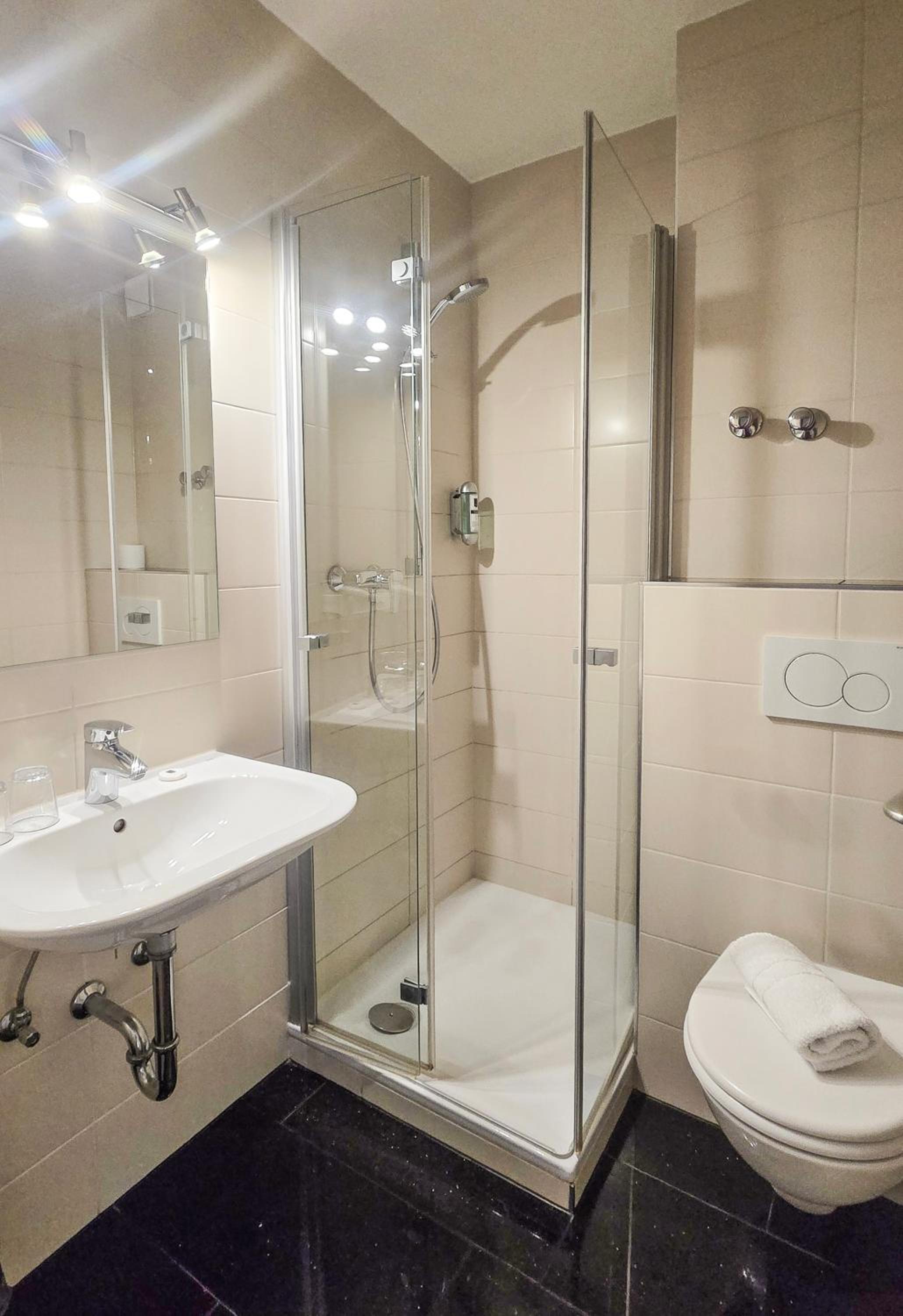 Double Room - Photo 5