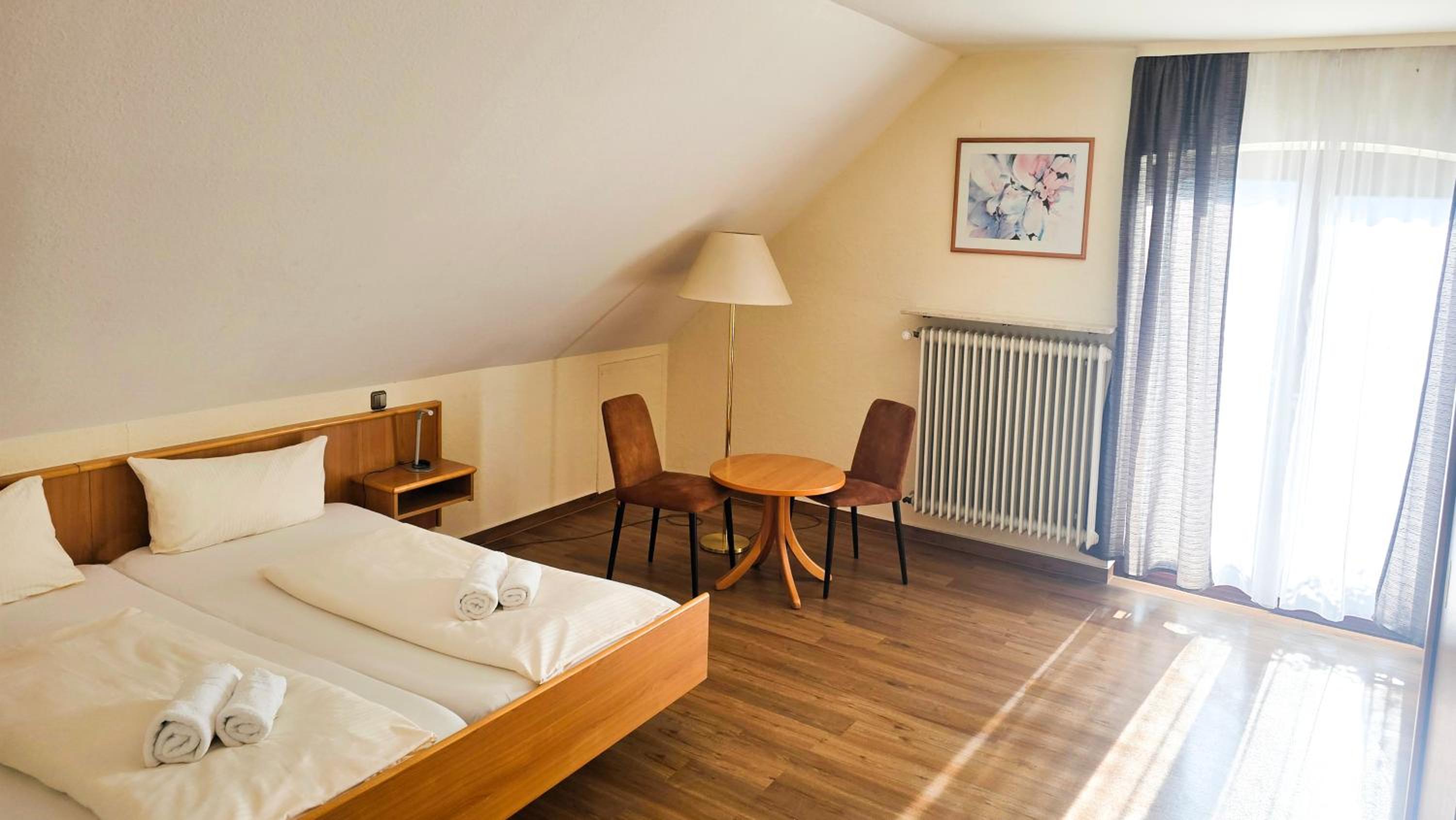 Double Room with Balcony - Photo 4