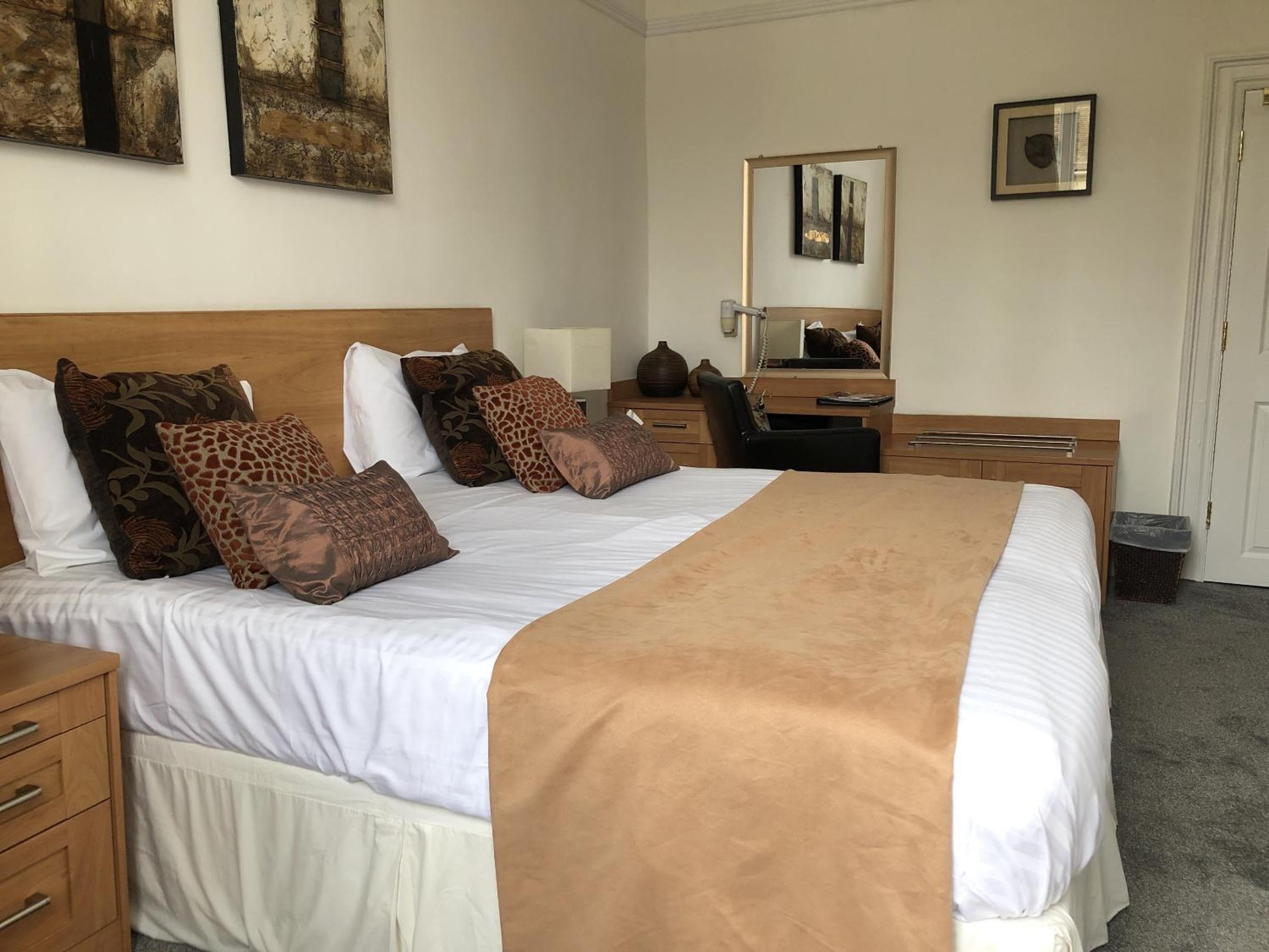 Double Room with Private Bathroom - Photo 1