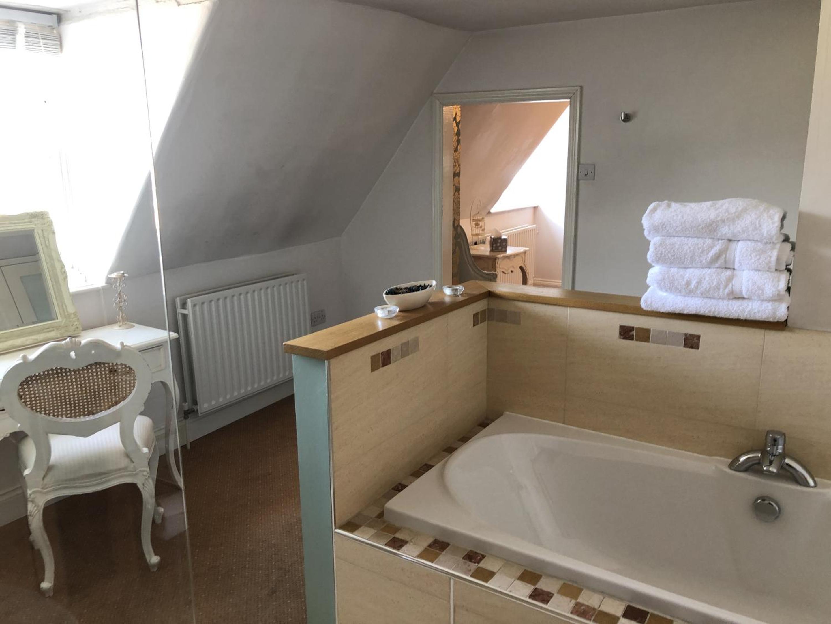 Superior Suite - Photo 2