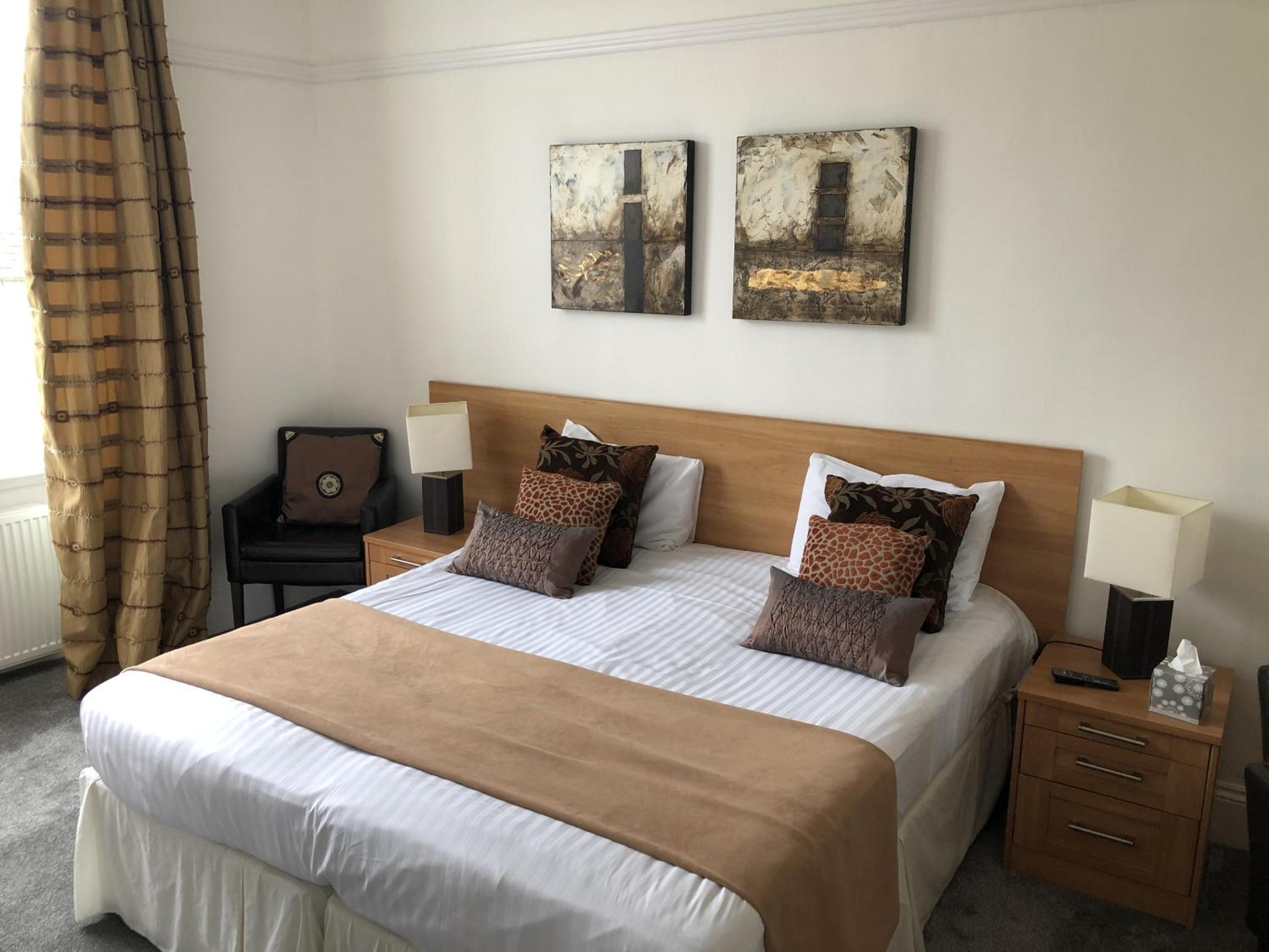 Double Room with Private Bathroom - Photo 3