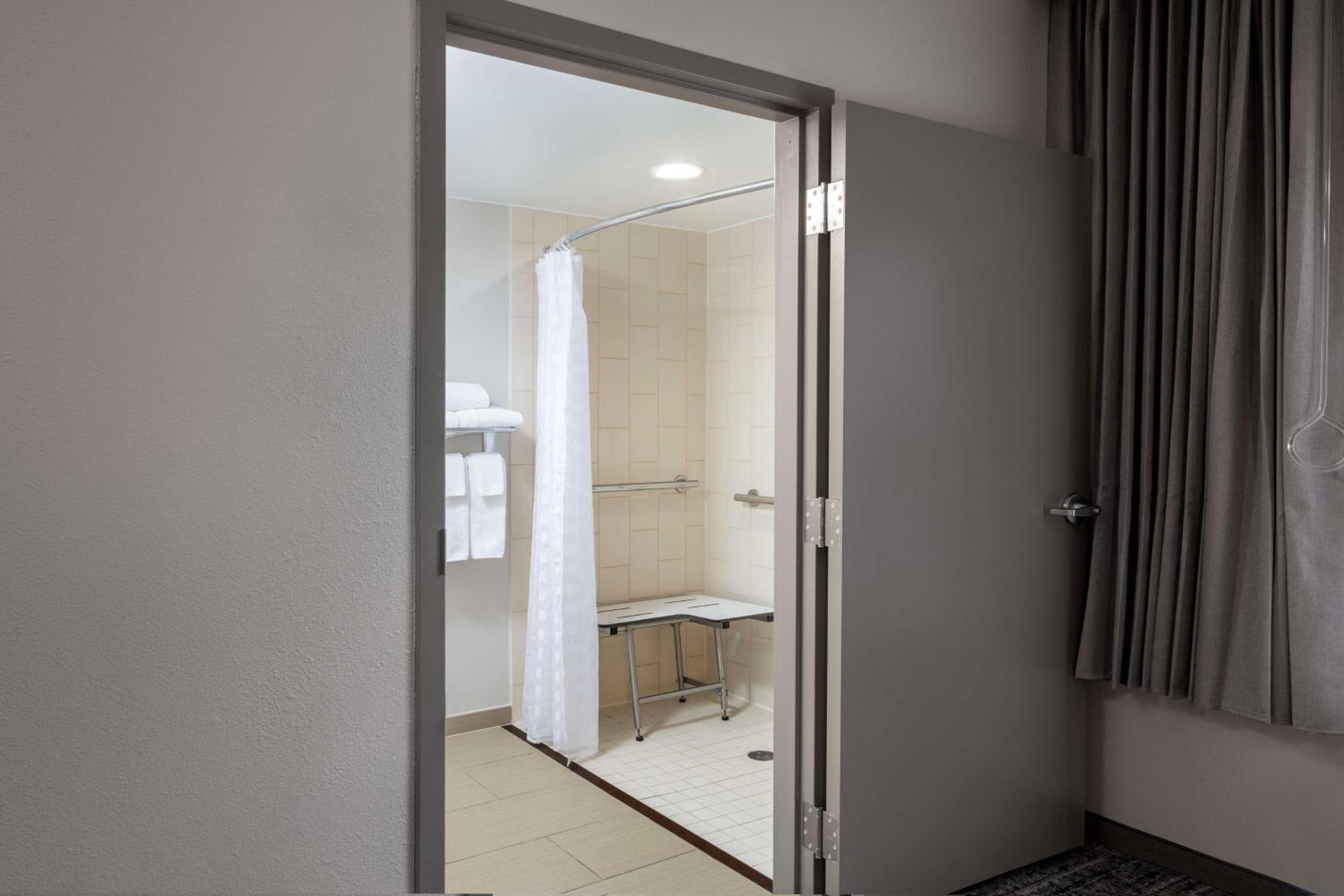 King Room with Sofa Bed and Roll-In Shower - Disability Access - Photo 10