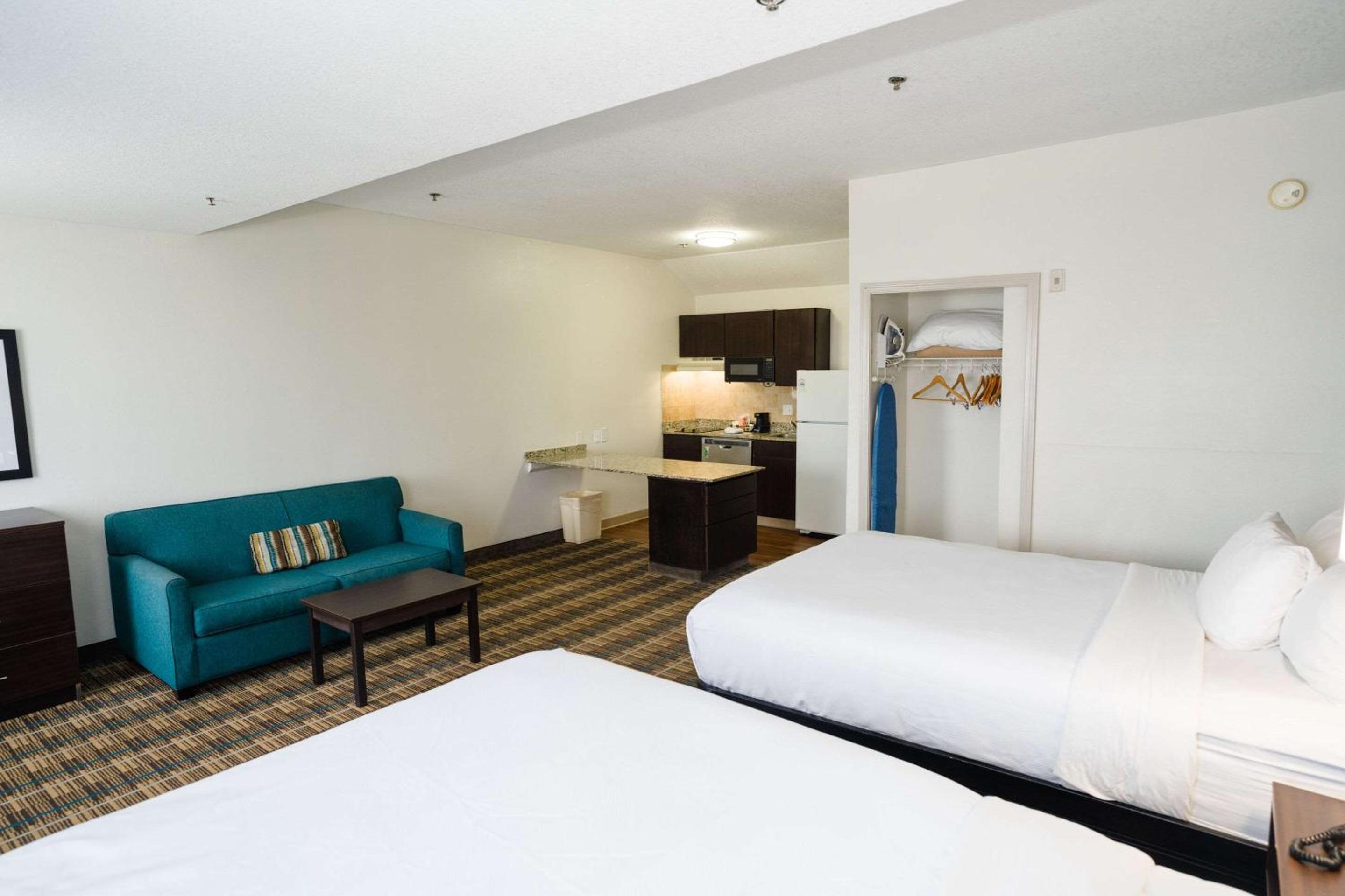 Double Suite with Two Double Beds - Non-Smoking - Photo 11