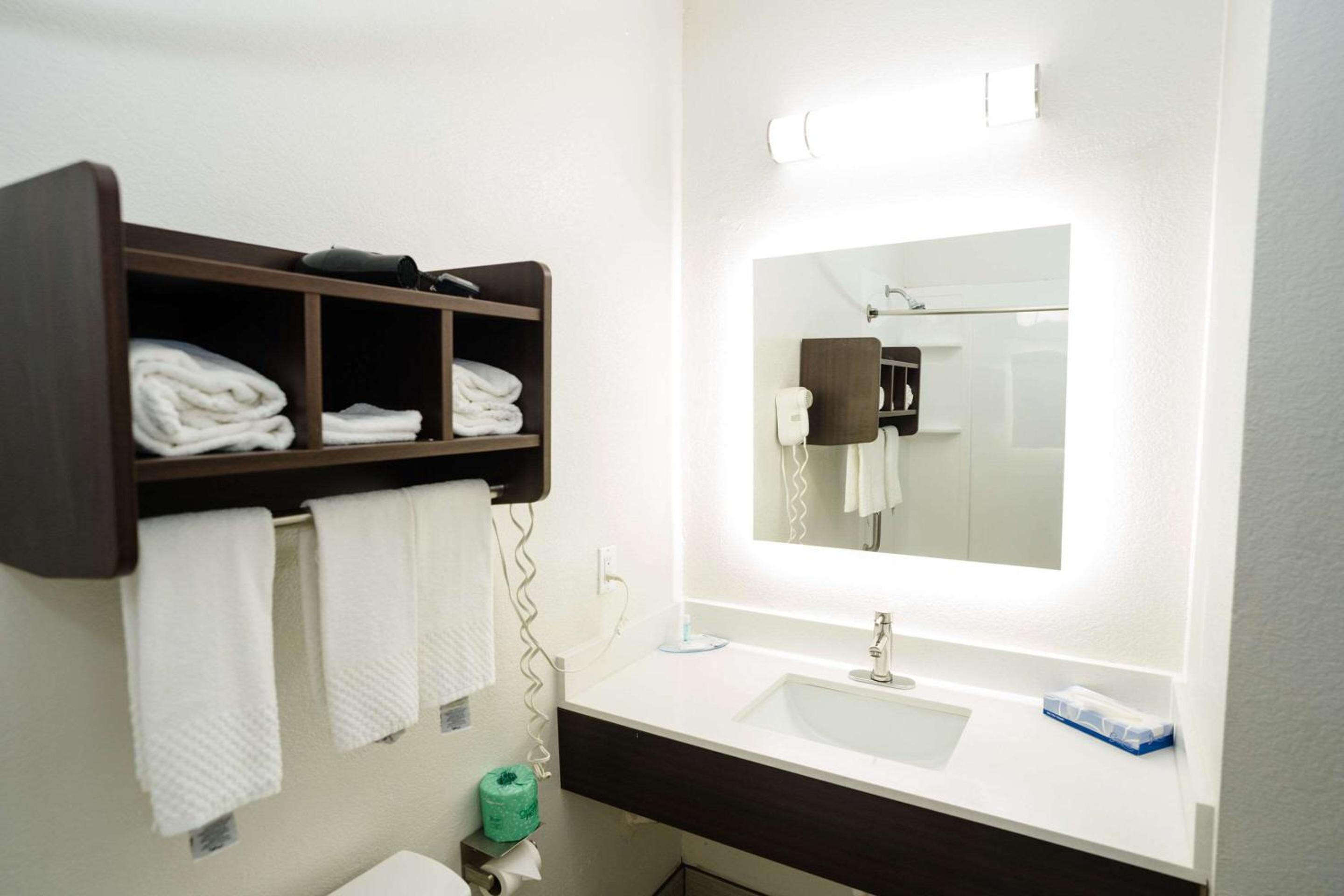 Double Suite with Two Double Beds - Non-Smoking - Photo 12