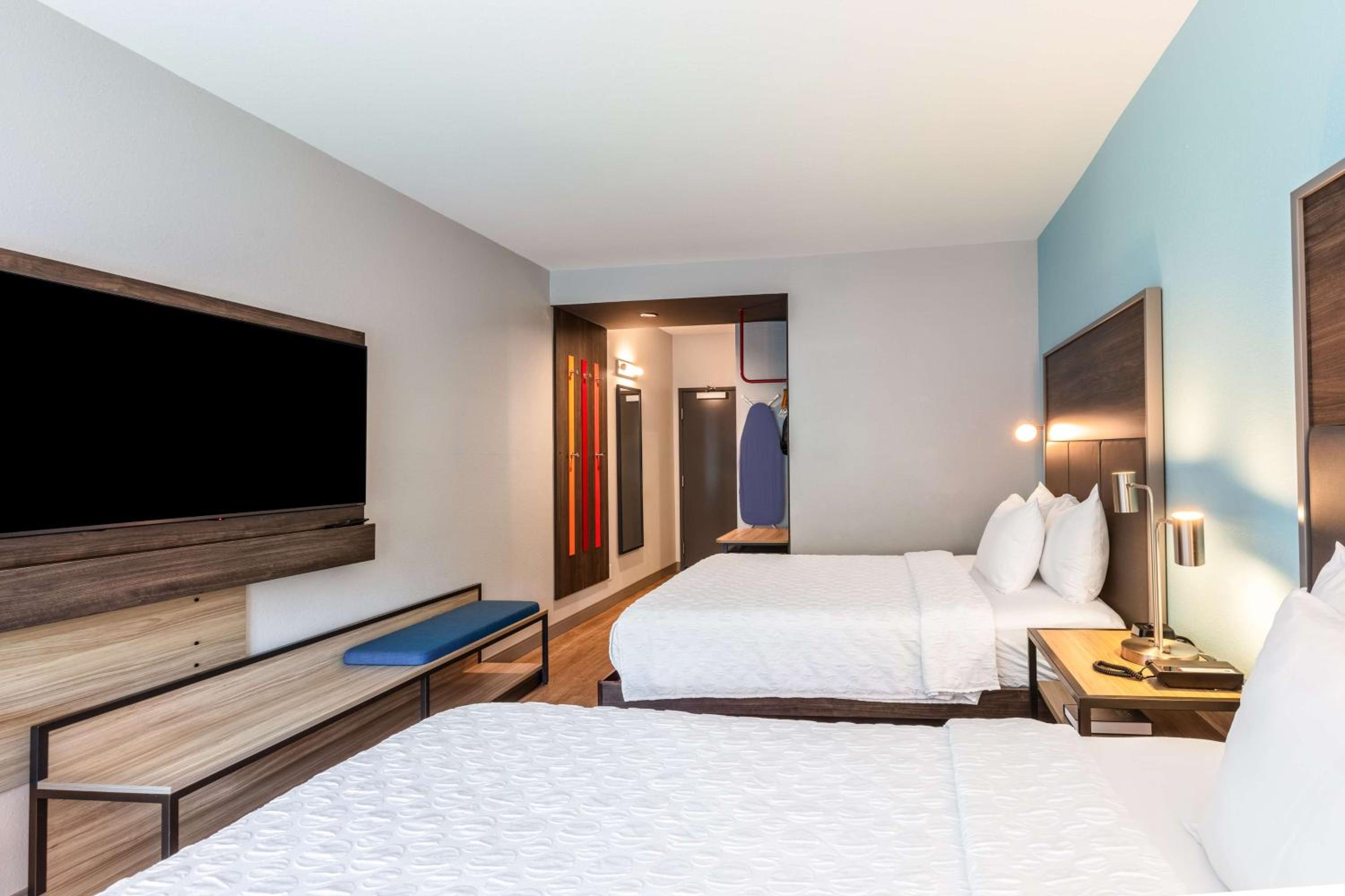 Queen Room with Two Queen Beds - Photo 1