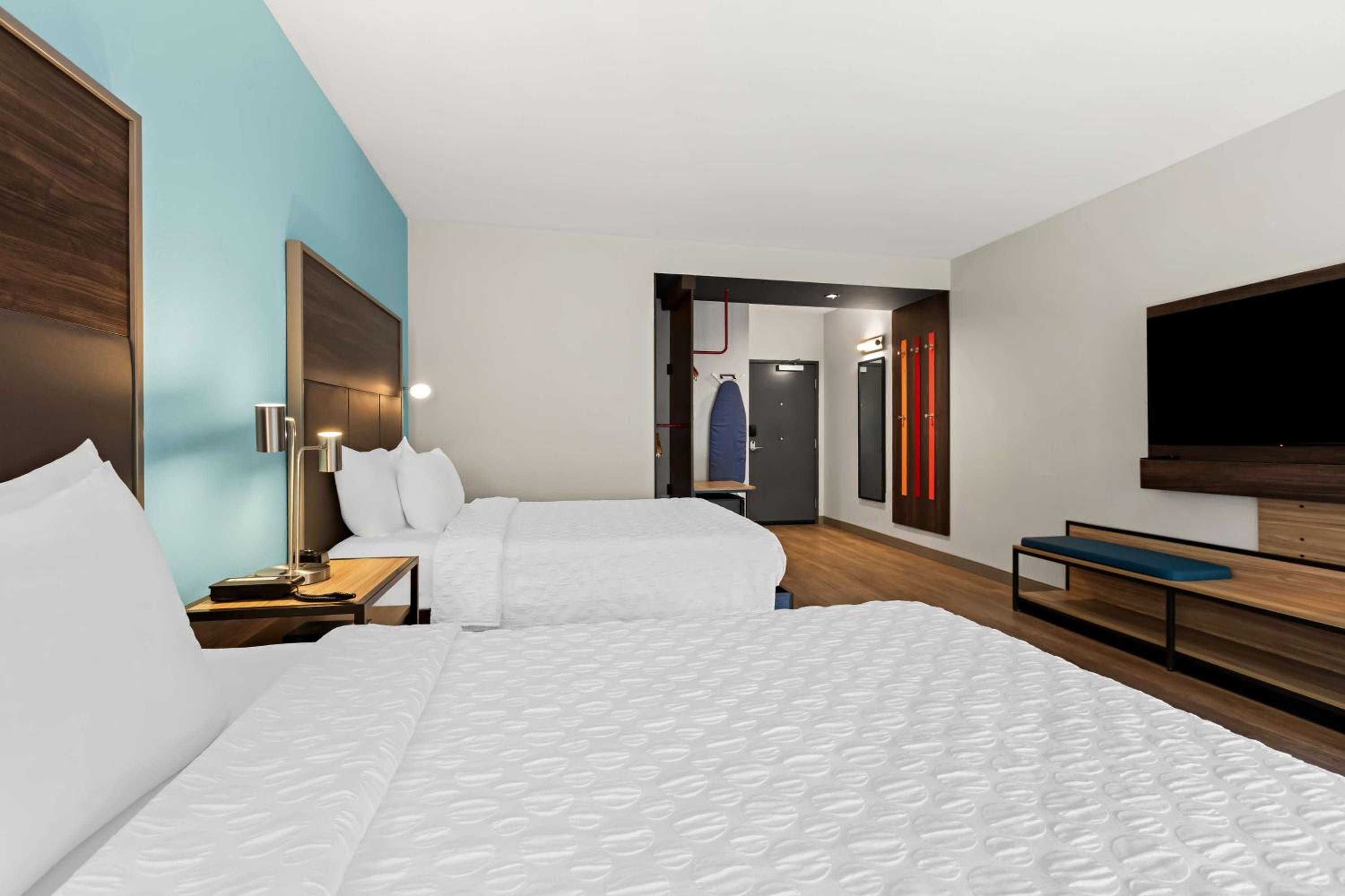 Queen Room with Two Queen Beds - Mobility Access - Photo 3