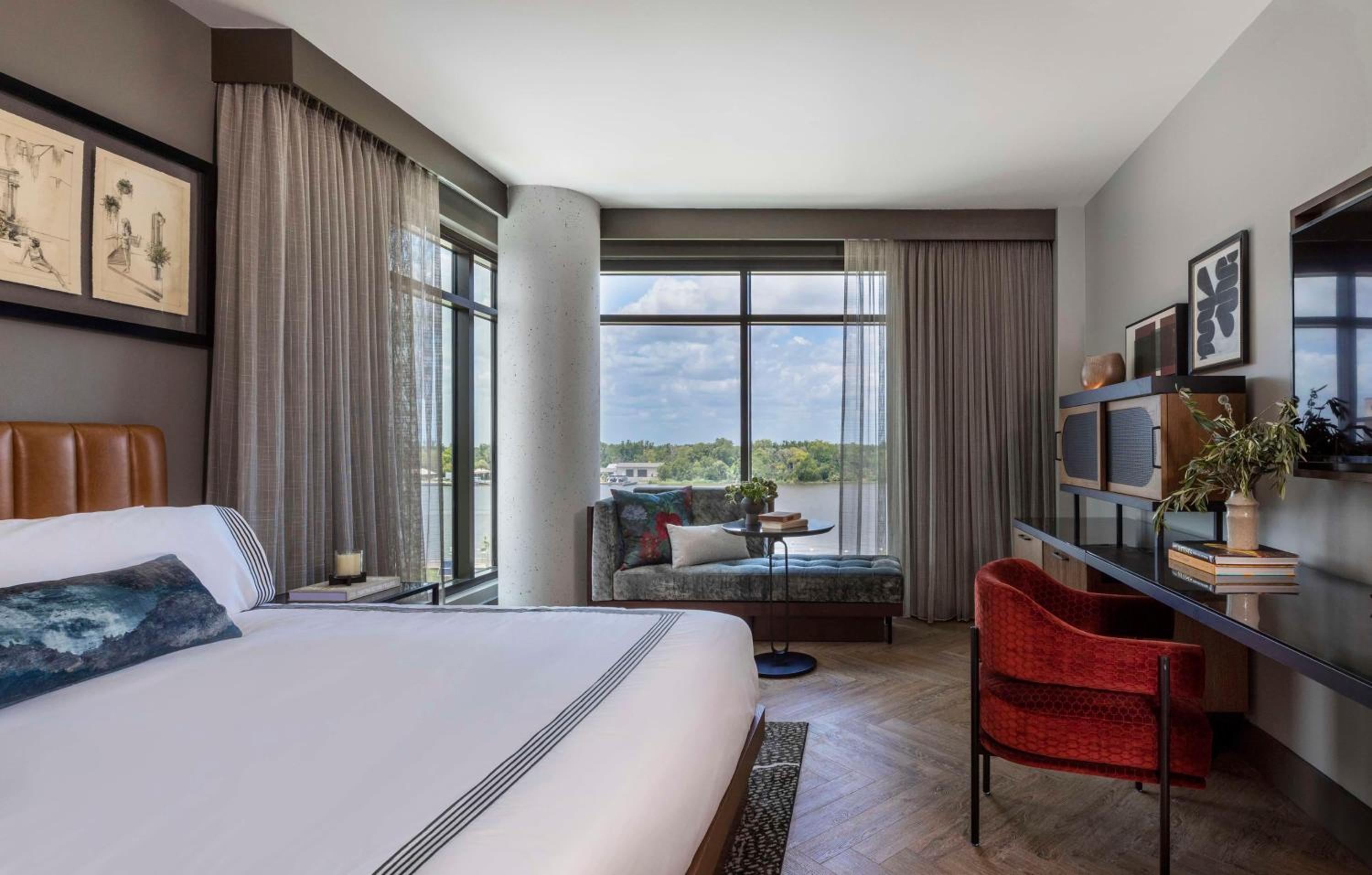 Corner King Room - Riverfront - Photo 1