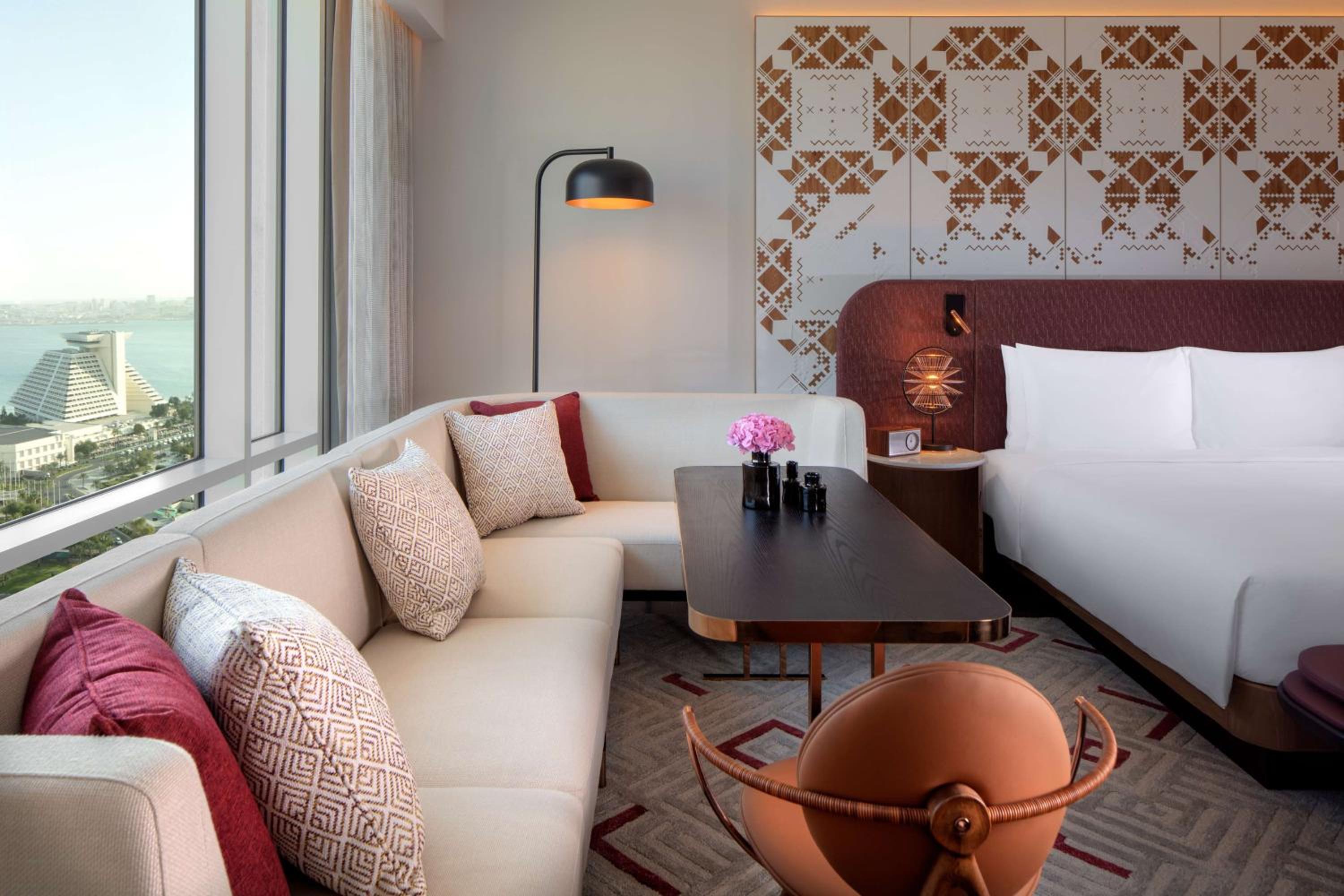 Deluxe King Room - Photo 2