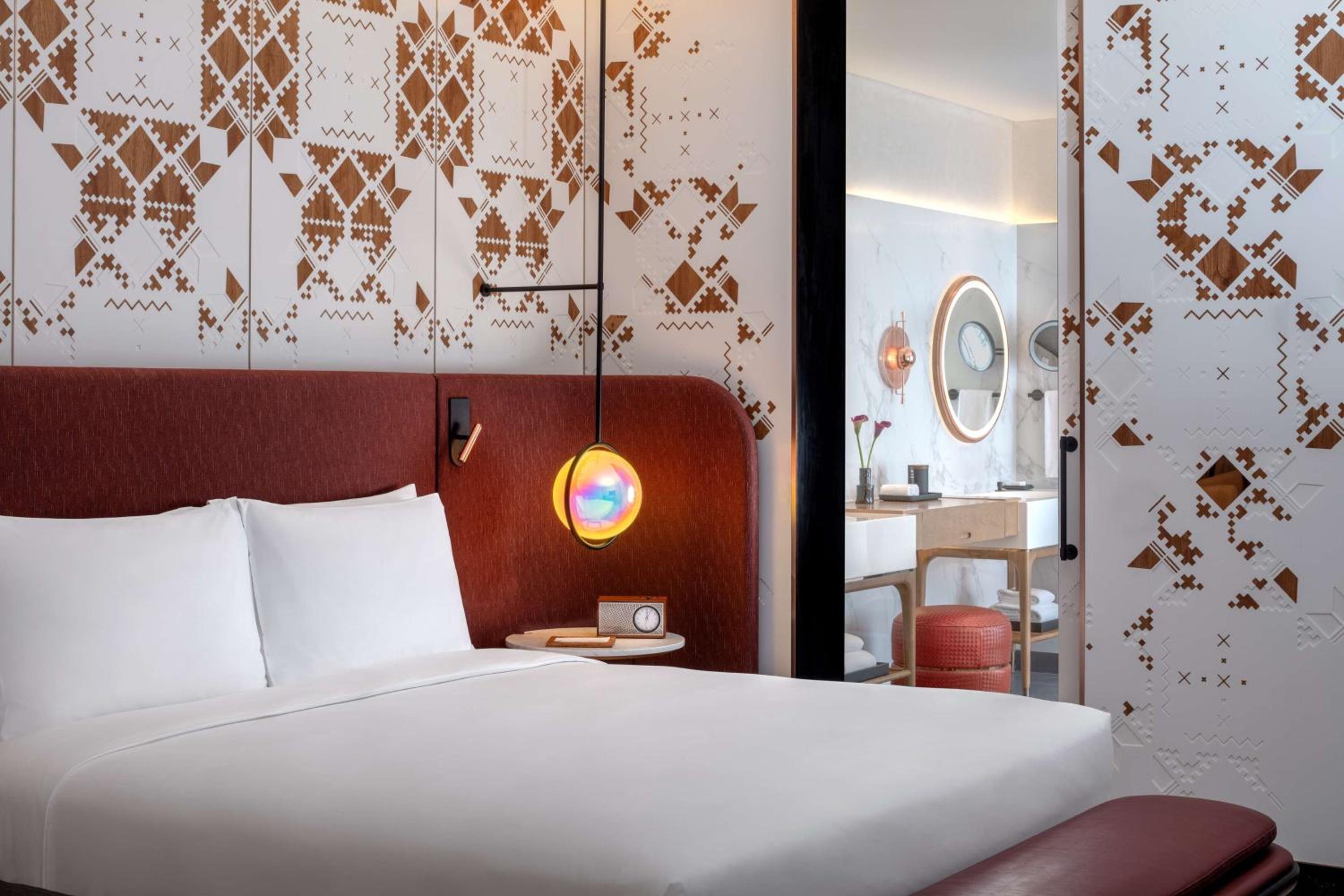 Deluxe King Room - Photo 1