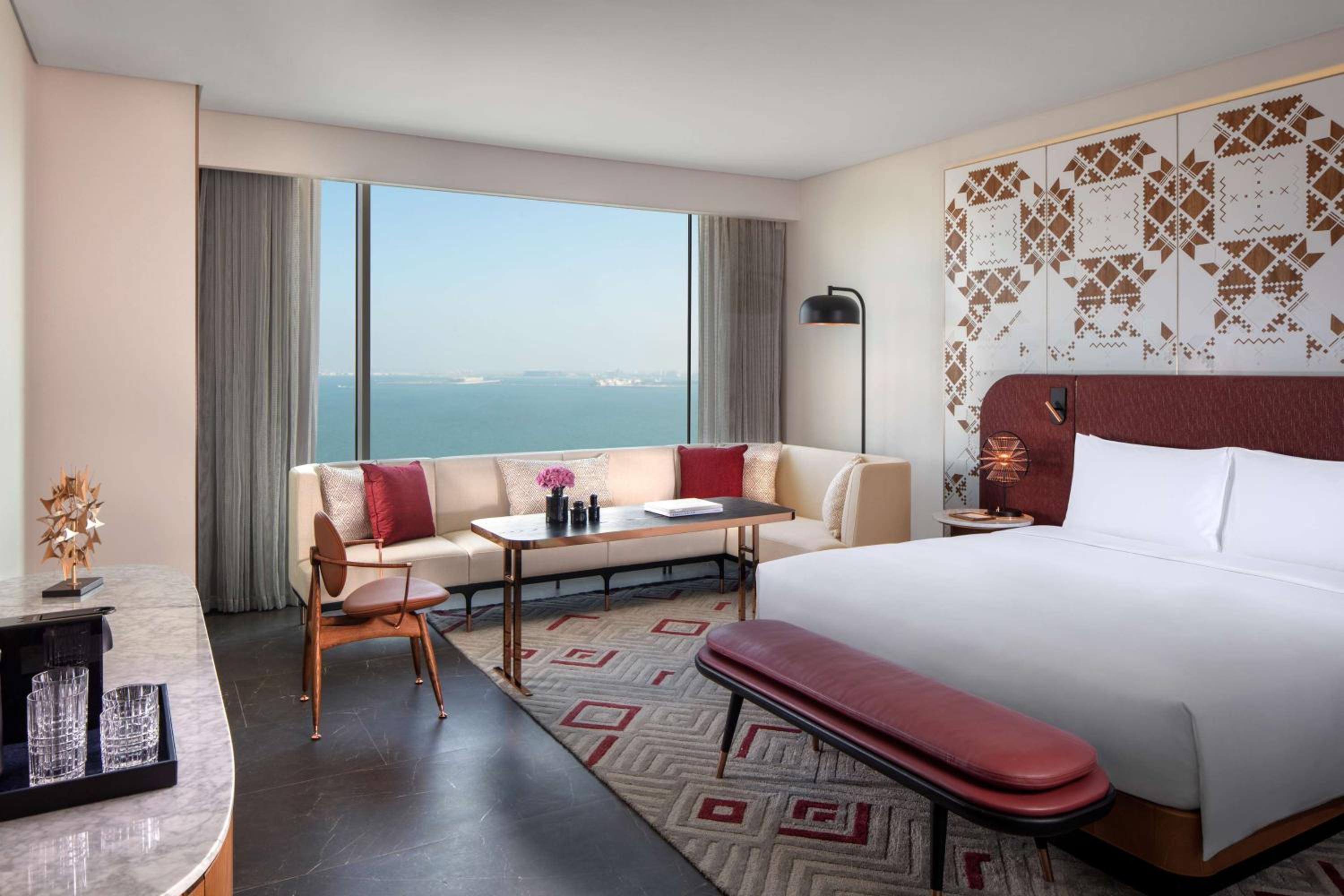 Deluxe King Room with Sea View - Photo 3