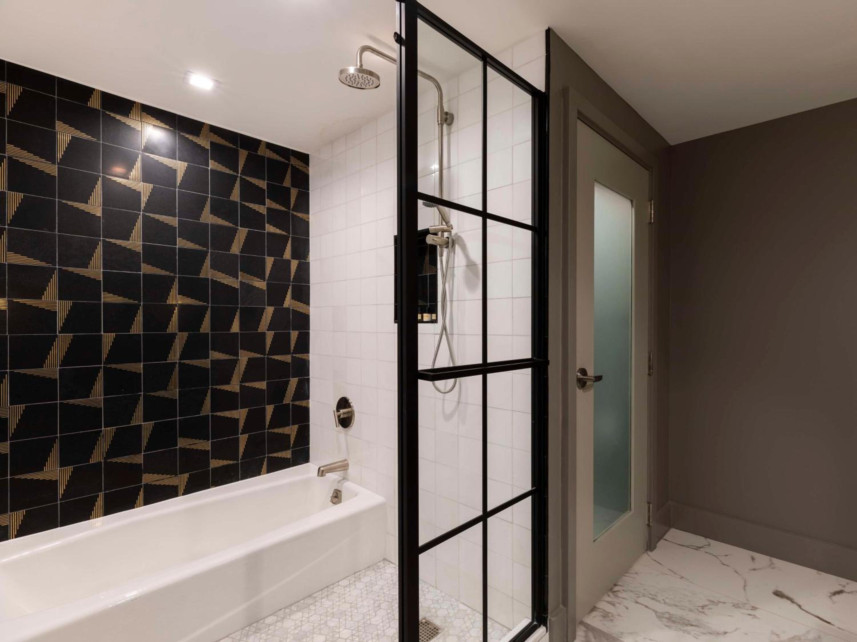 King Suite - Photo 5