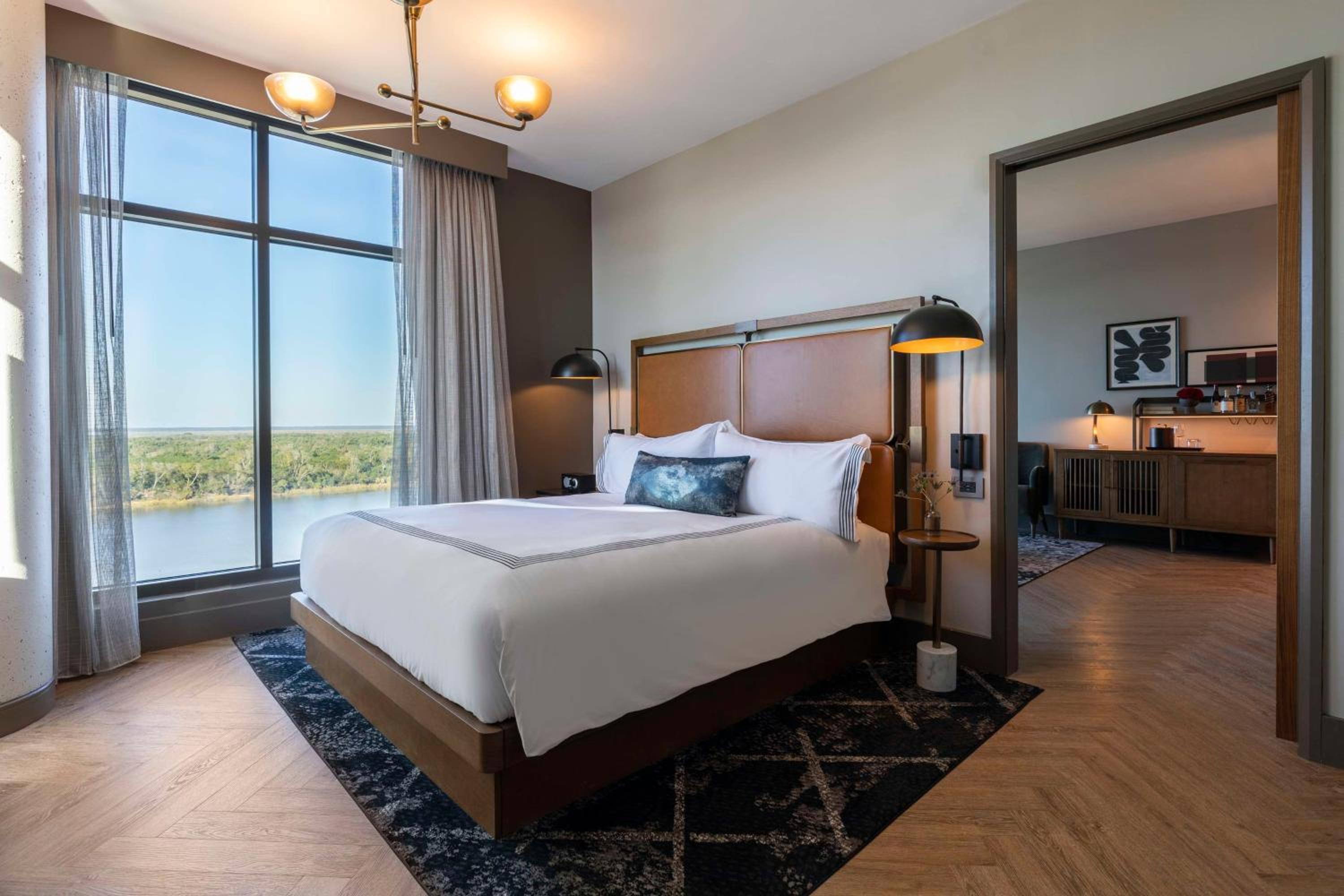 Premier Corner Suite - Riverfront - Photo 1