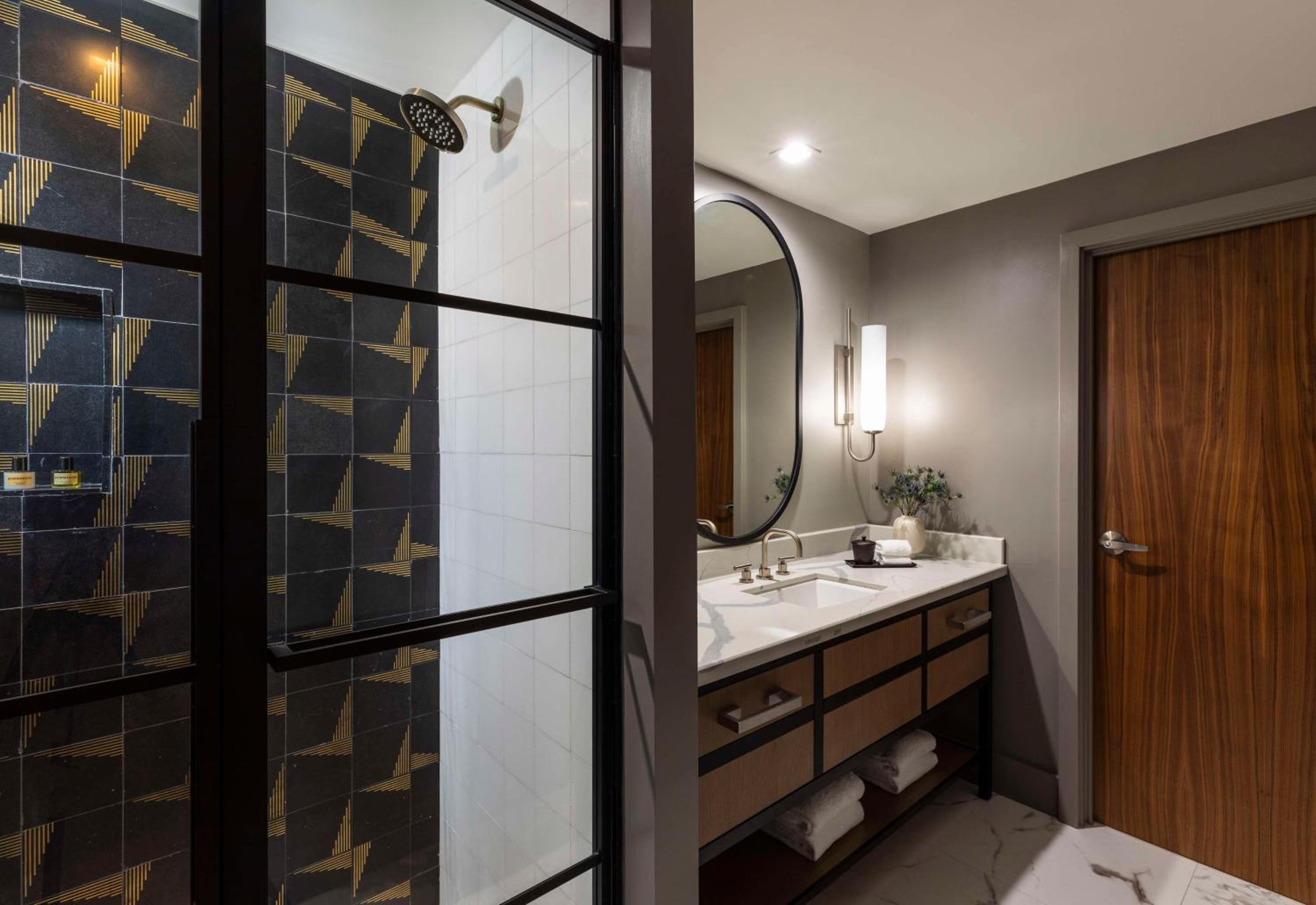 Premier Suite - Photo 2