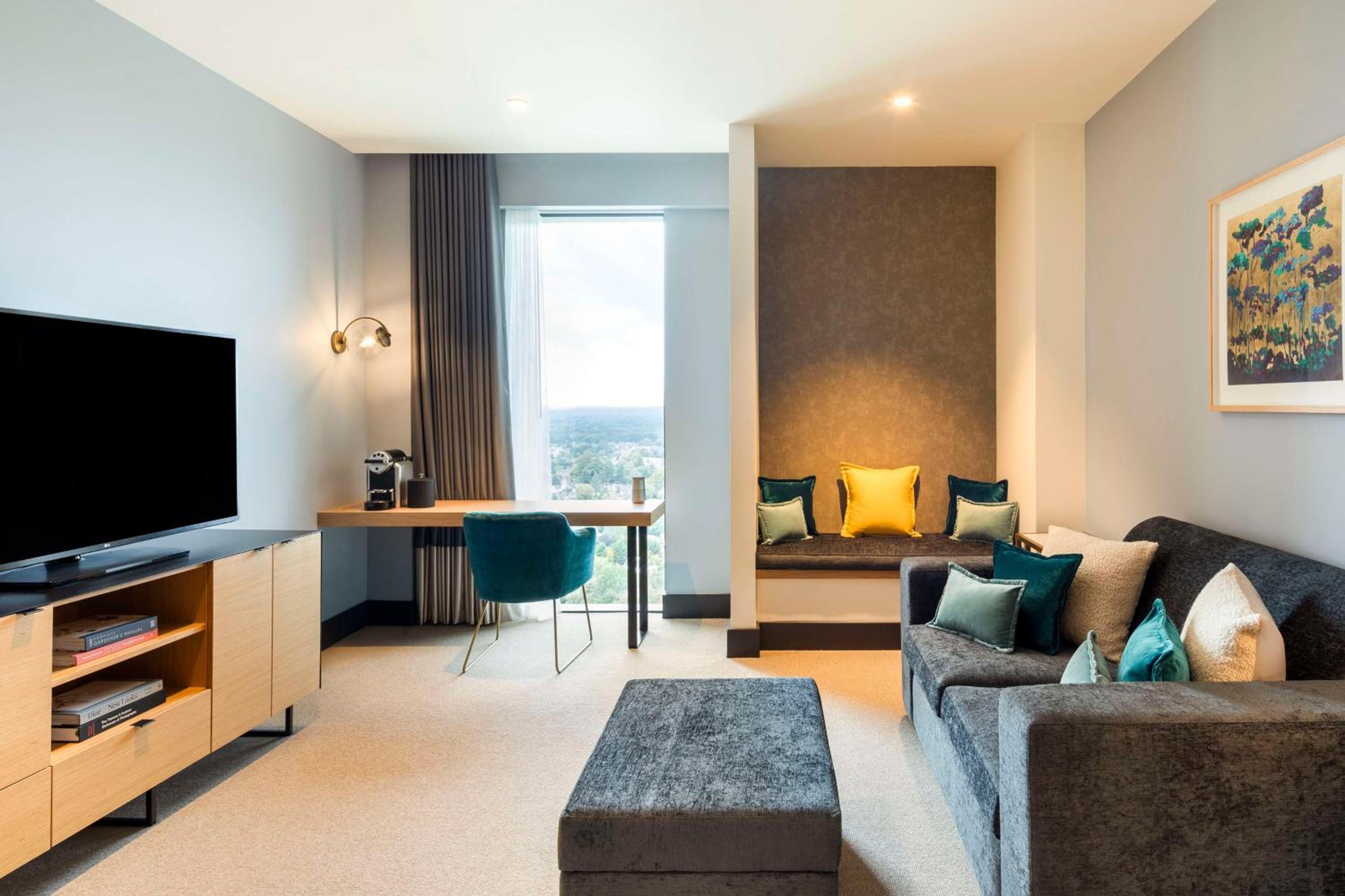 Super King One-Bedroom Suite - Photo 2