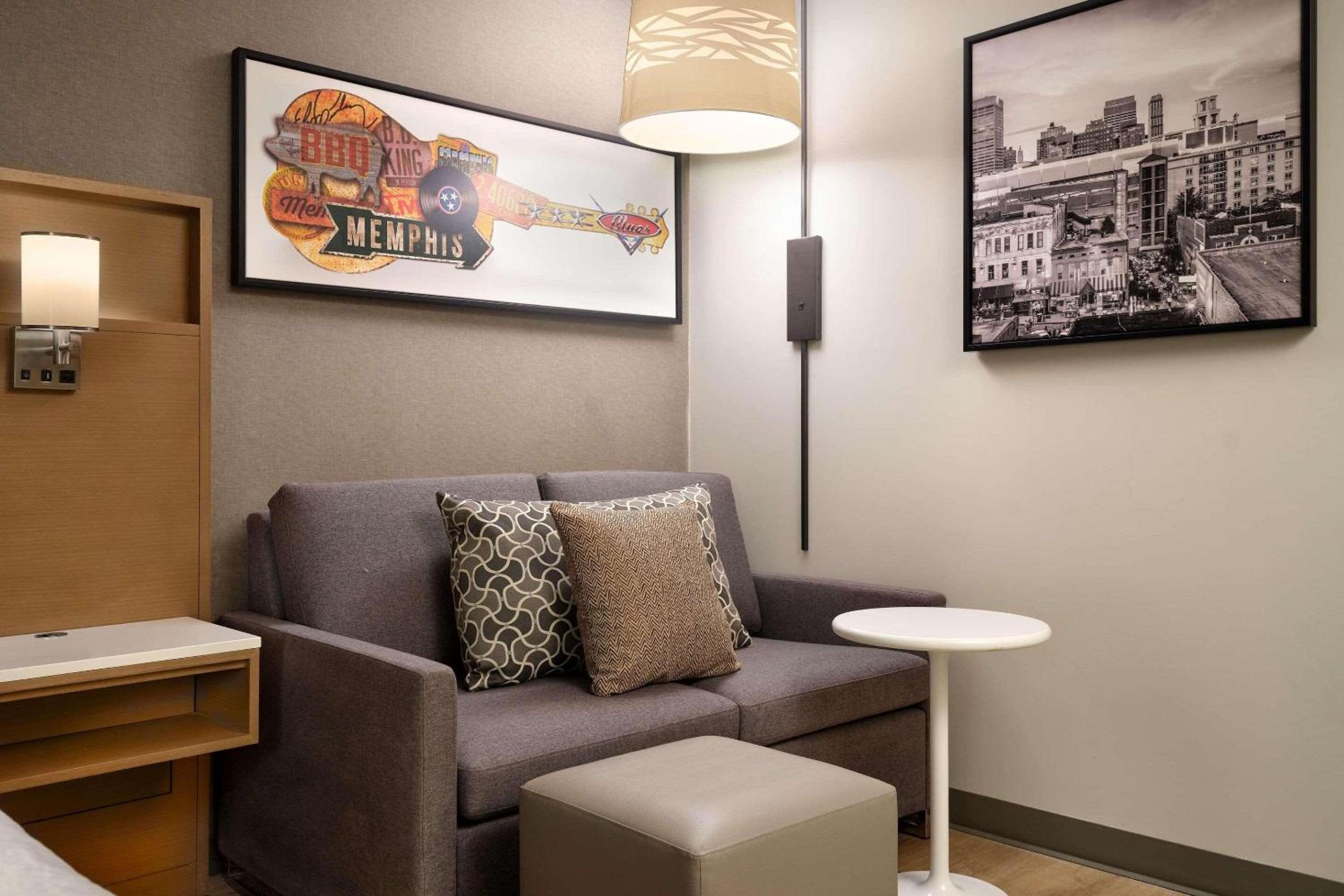 King Room with Sofa Bed - Non-Smoking - Photo 5