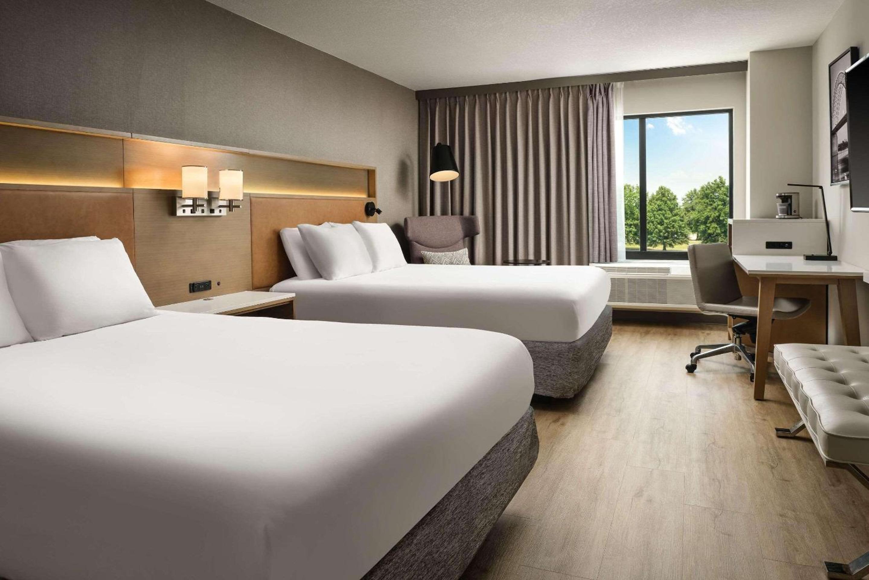Queen Room with Two Queen Beds - Accessible/Non-Smoking  - Photo 3