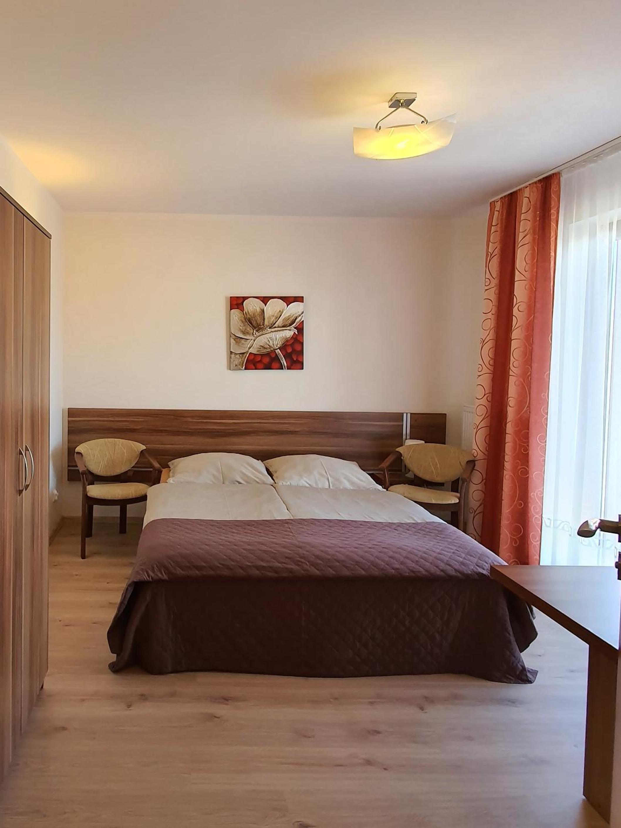Economy Double Room photo 1