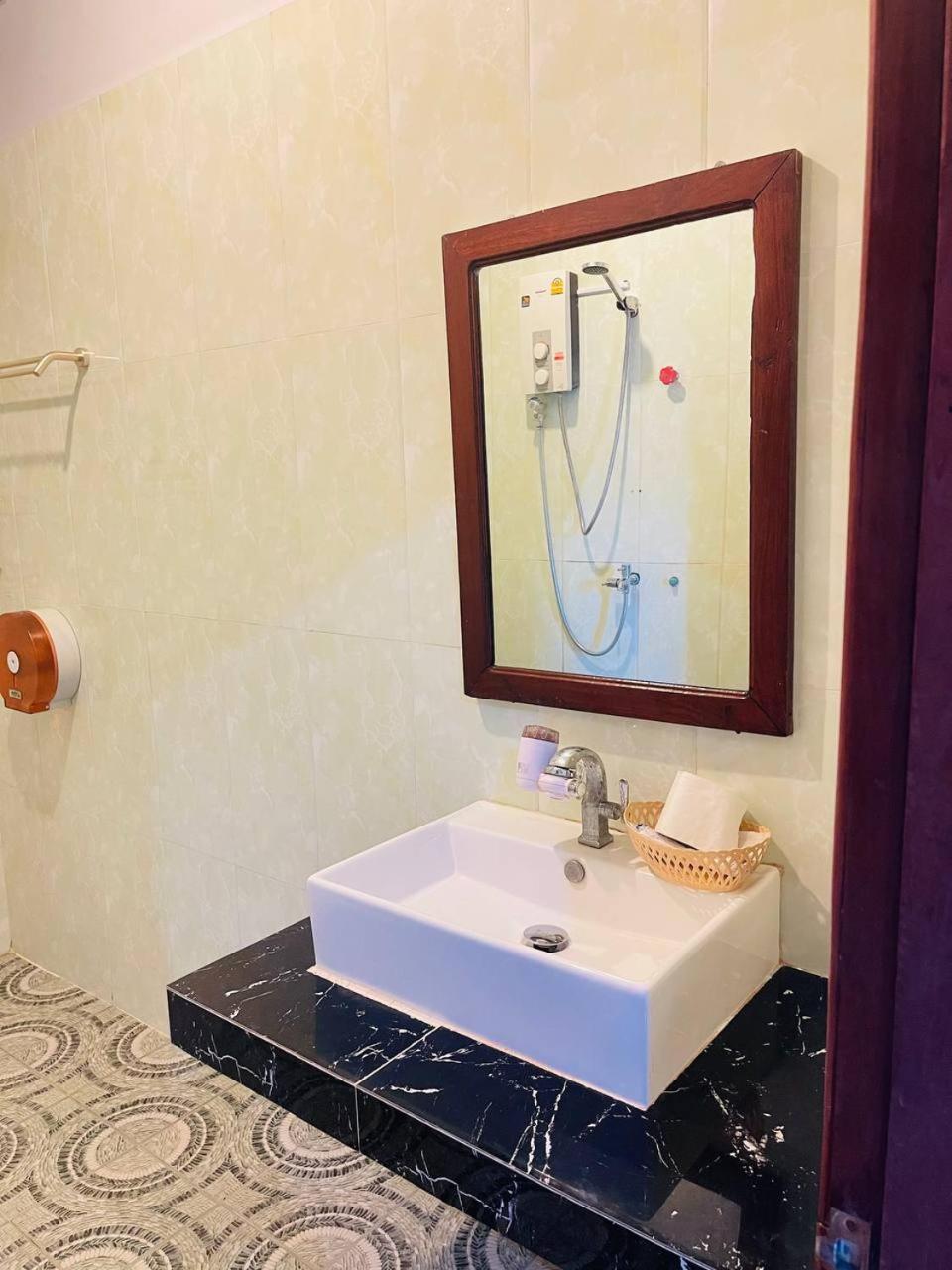 Deluxe Twin Room - Photo 7