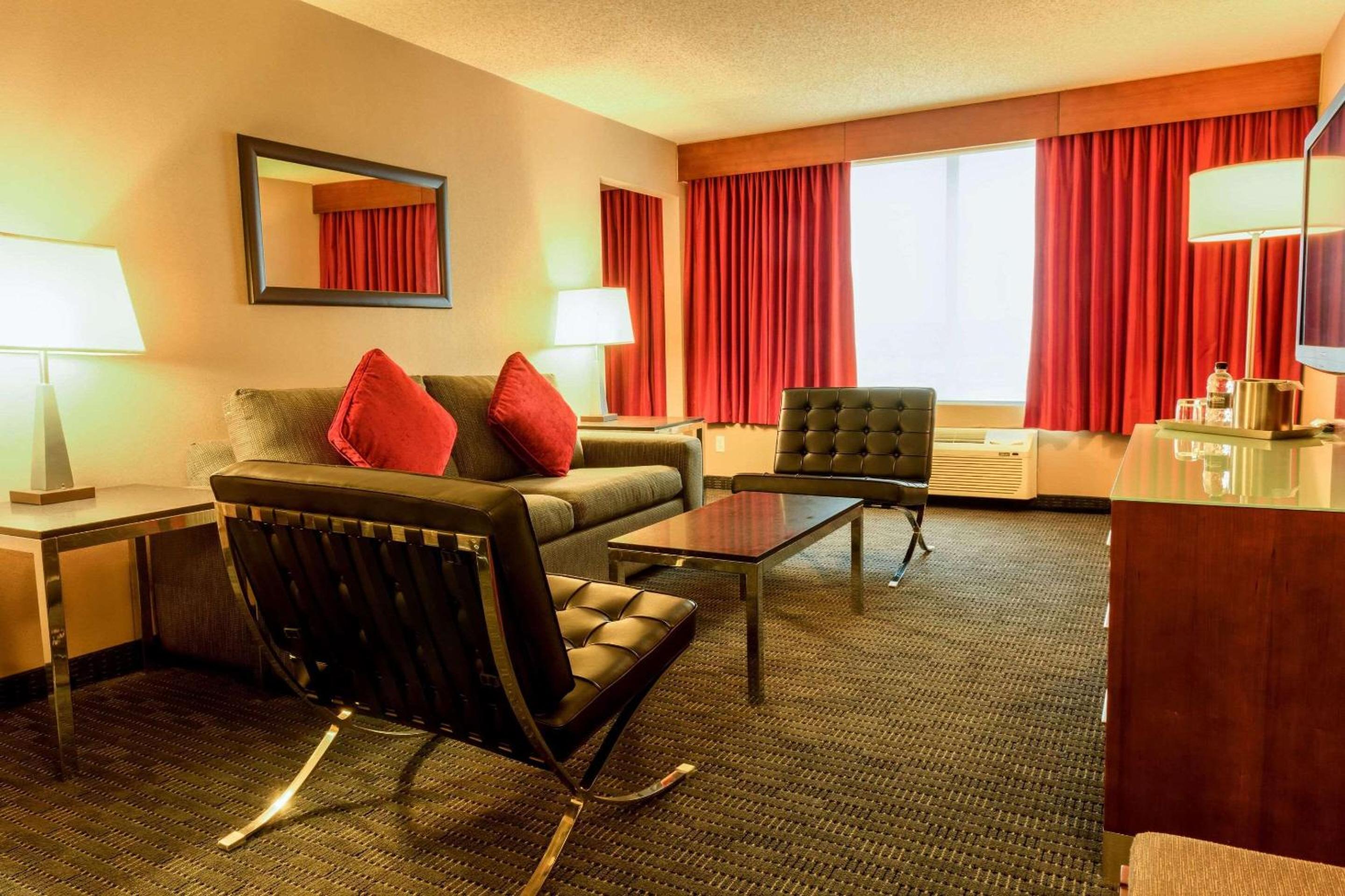 Extended Stay King Suite - Photo 4