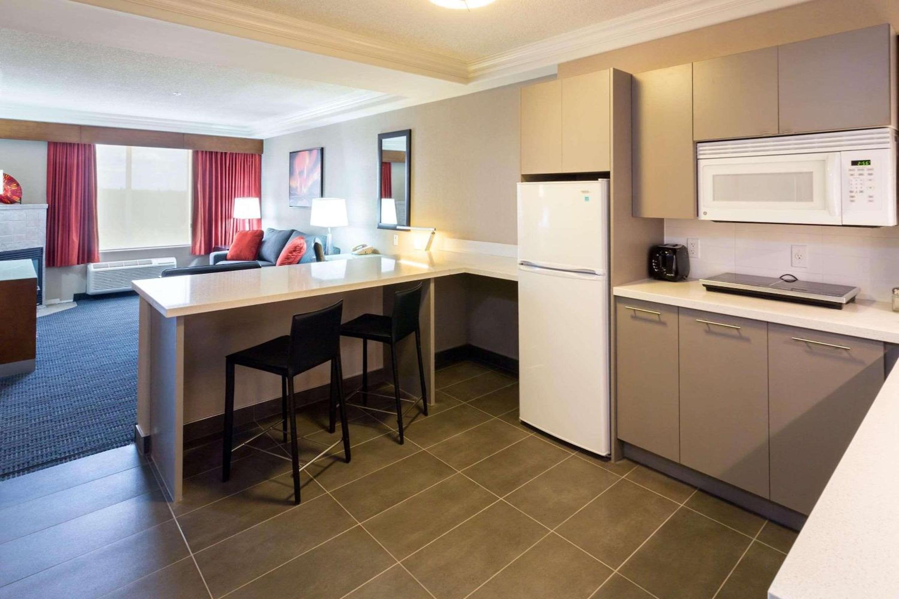 Extended Stay King Suite - Photo 5