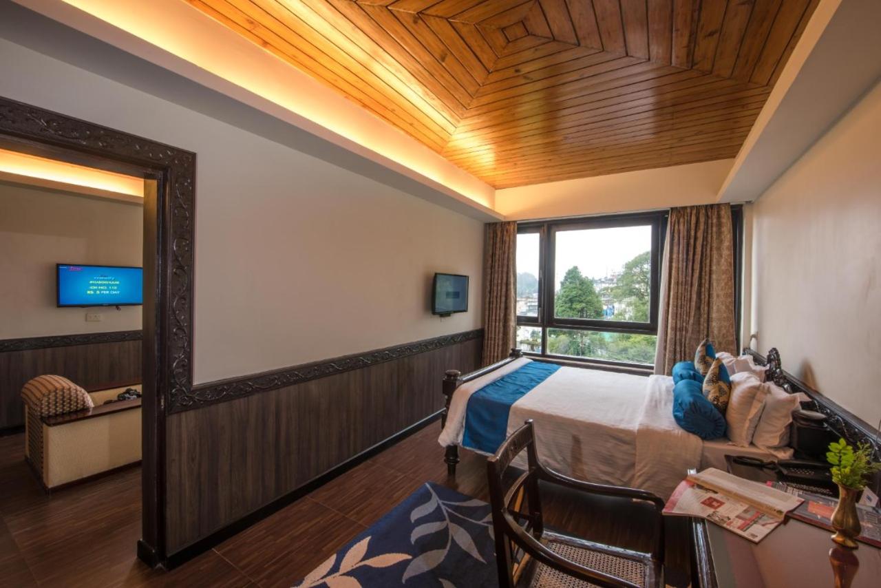 Double Room with Mountain View - Photo 3
