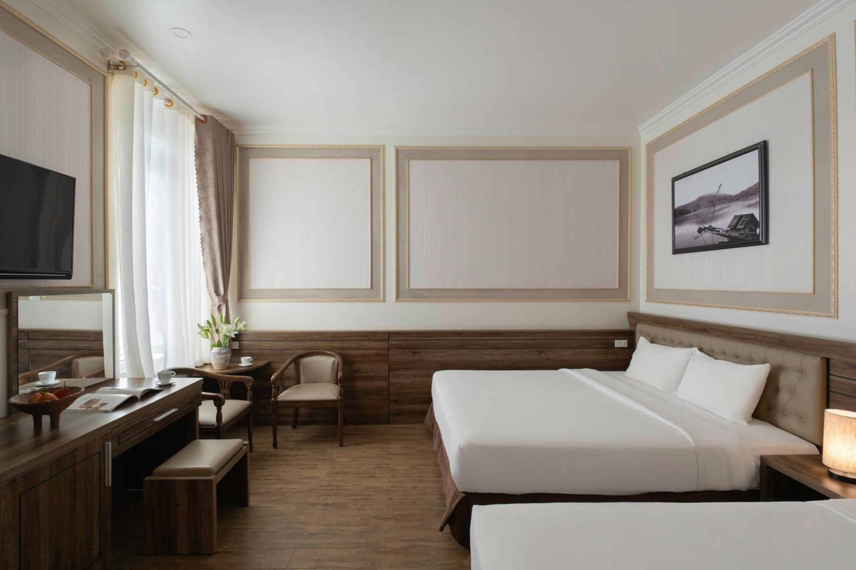 Superior Family Room - Photo 3