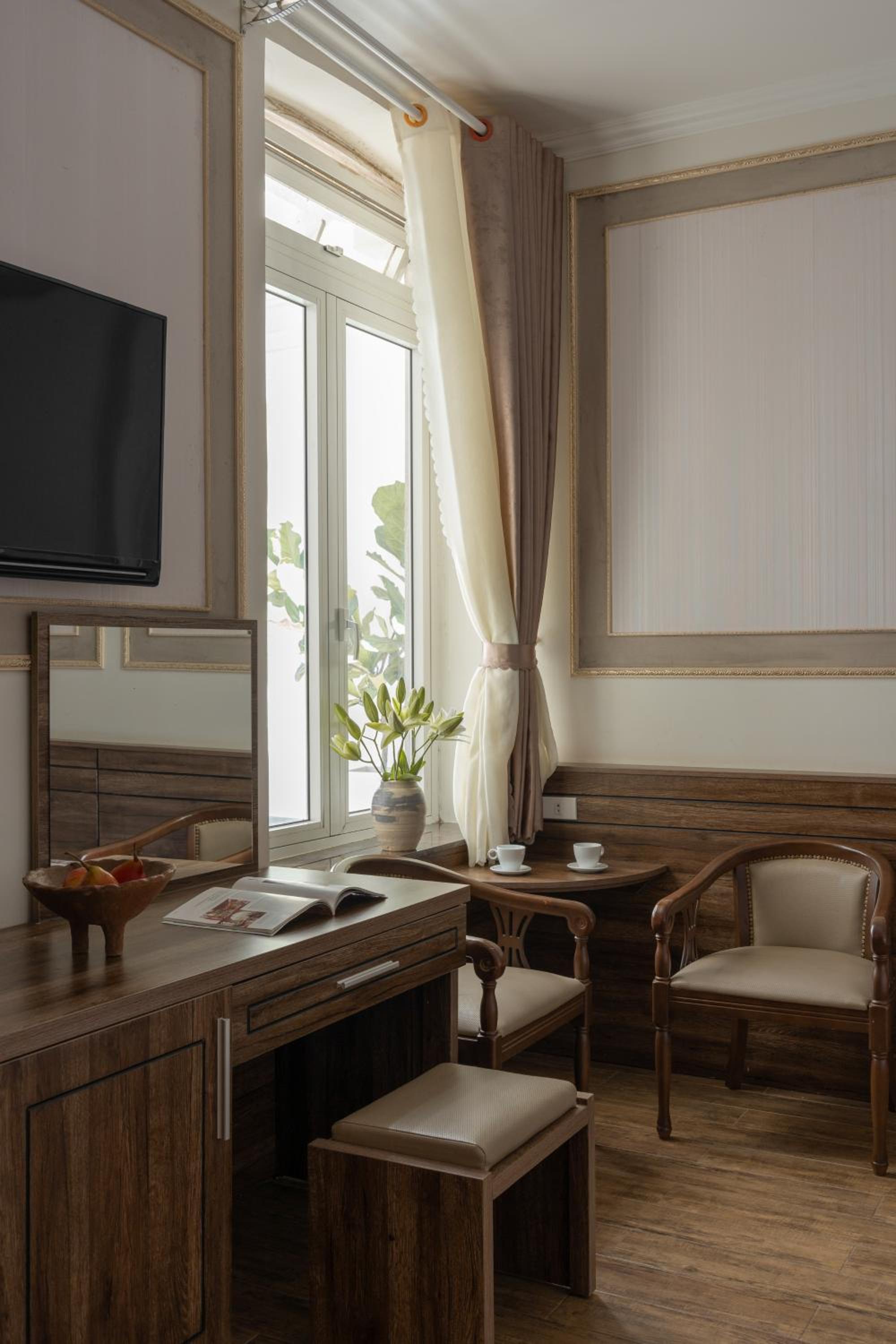 Superior Family Room - Photo 8