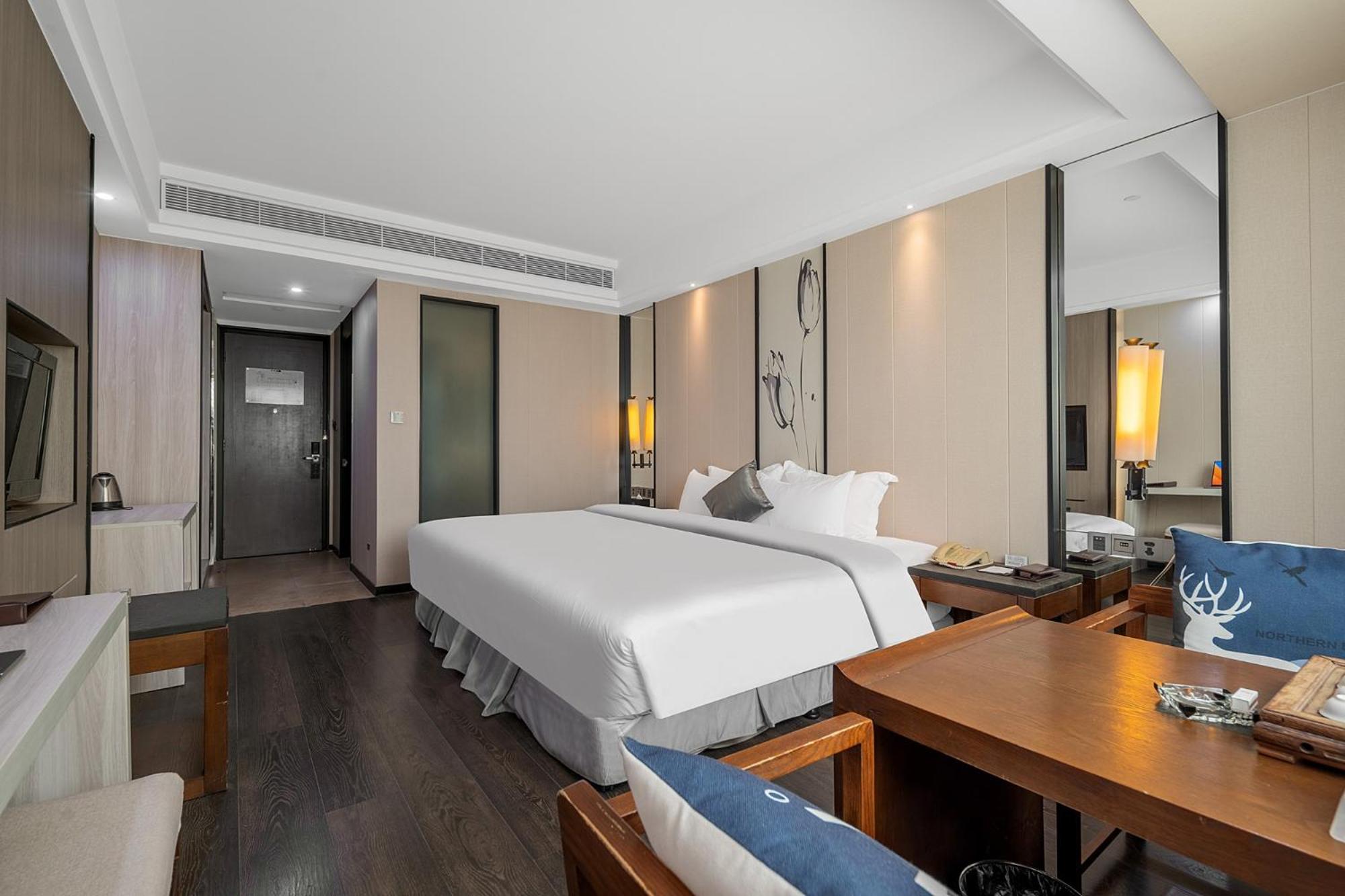 Deluxe Queen Room