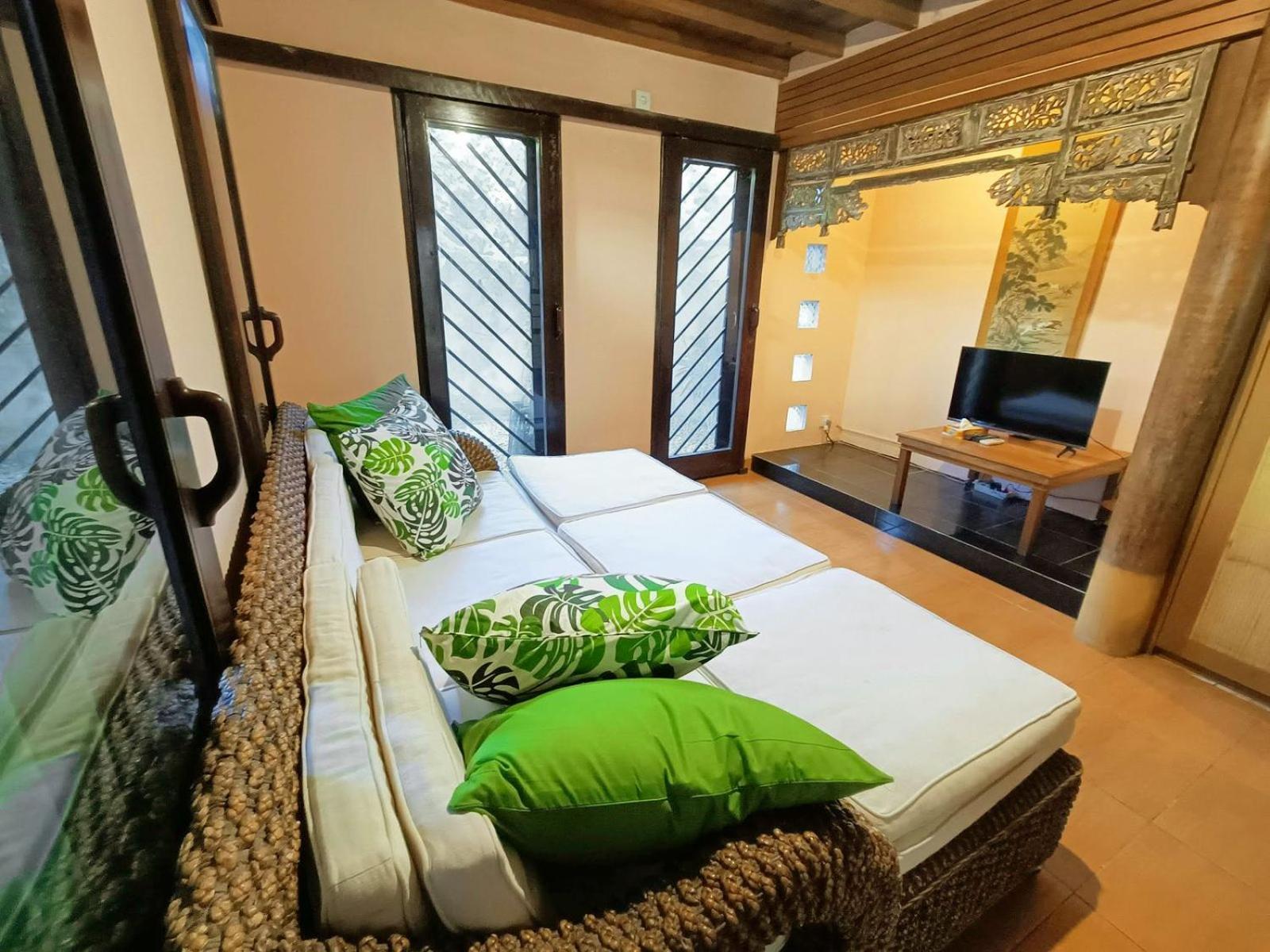 One-Bedroom Villa - Photo 9