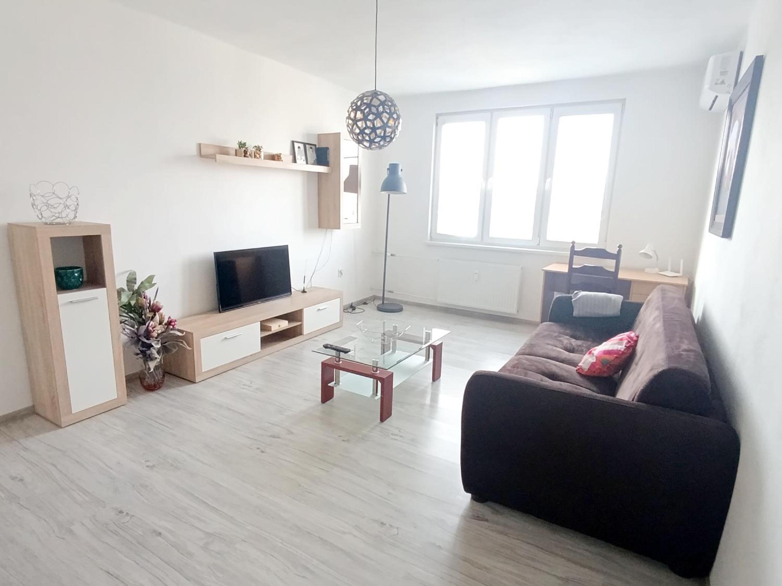One-Bedroom Apartment photo 1