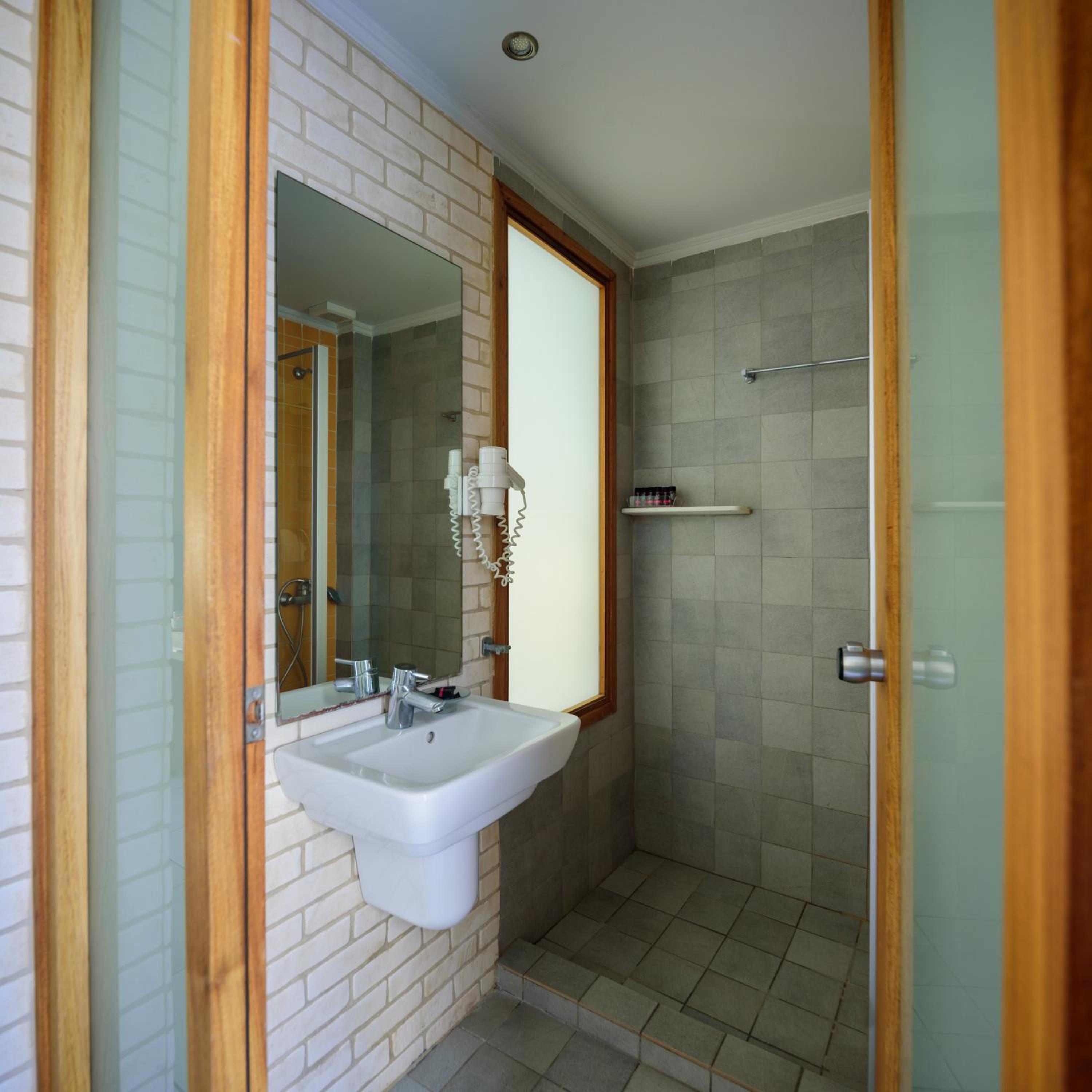 Economy Double Room - Photo 6