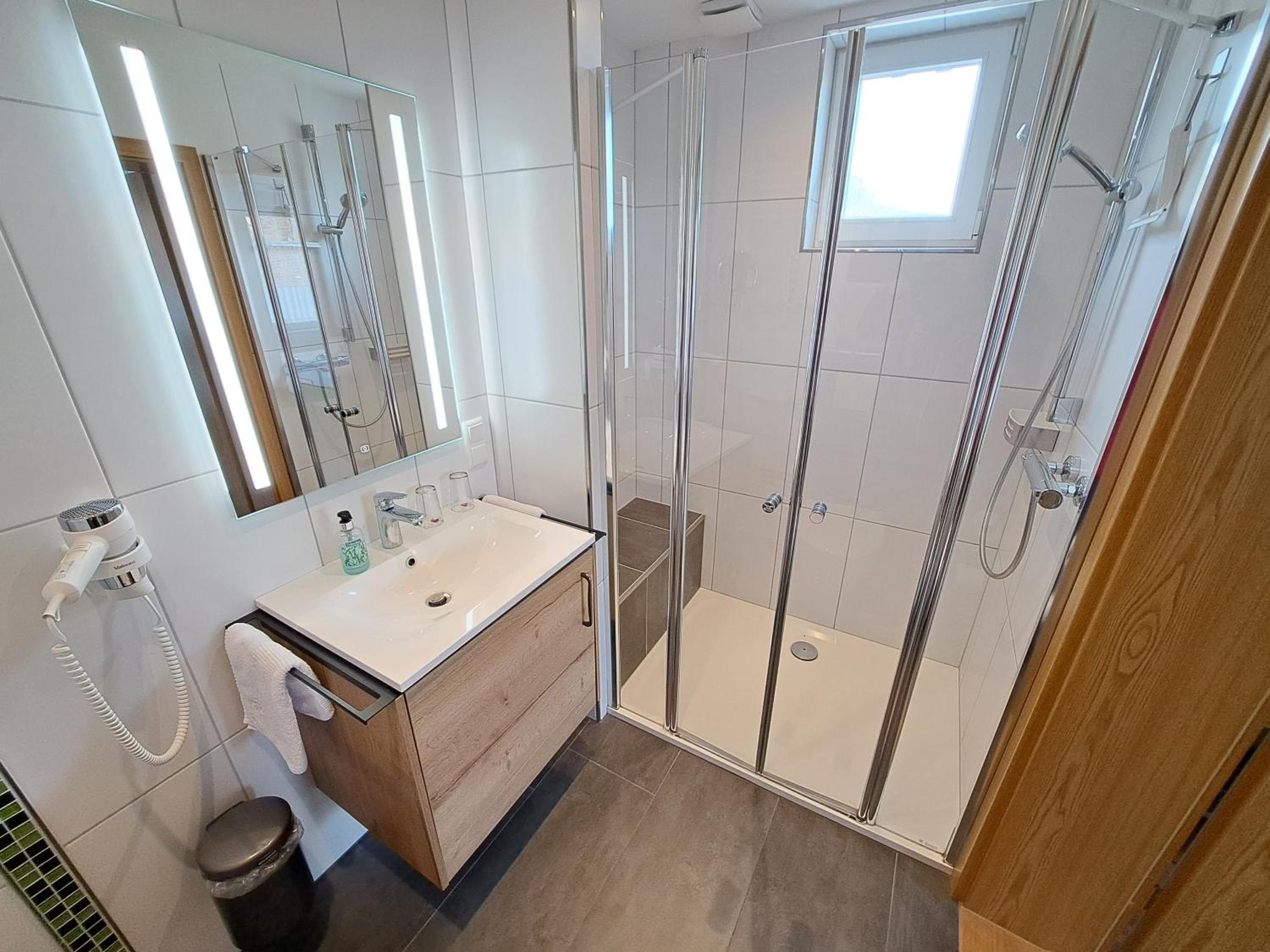 Deluxe Double or Twin Room - Photo 2