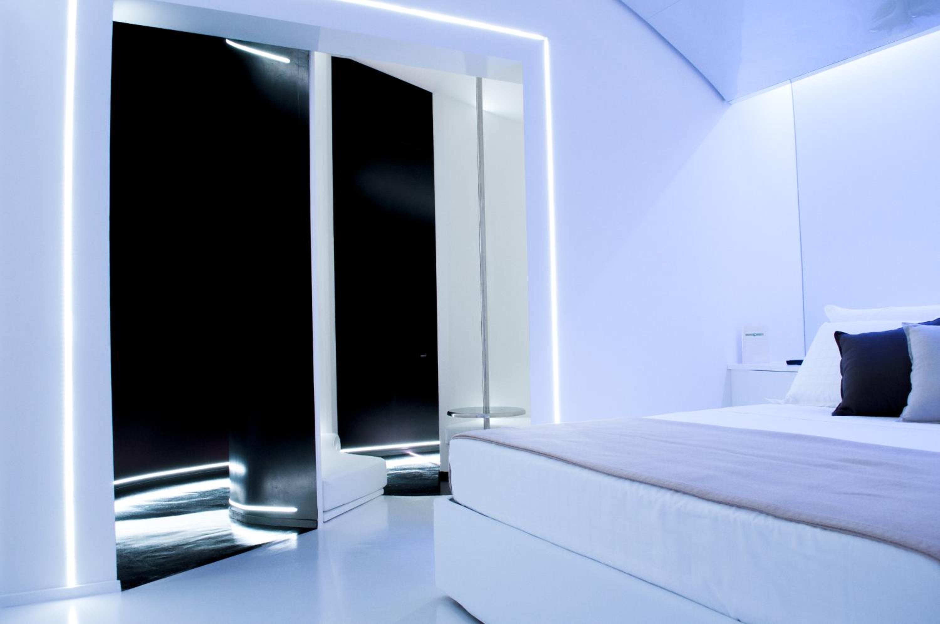 Deluxe Suite with Spa Bath - Photo 1
