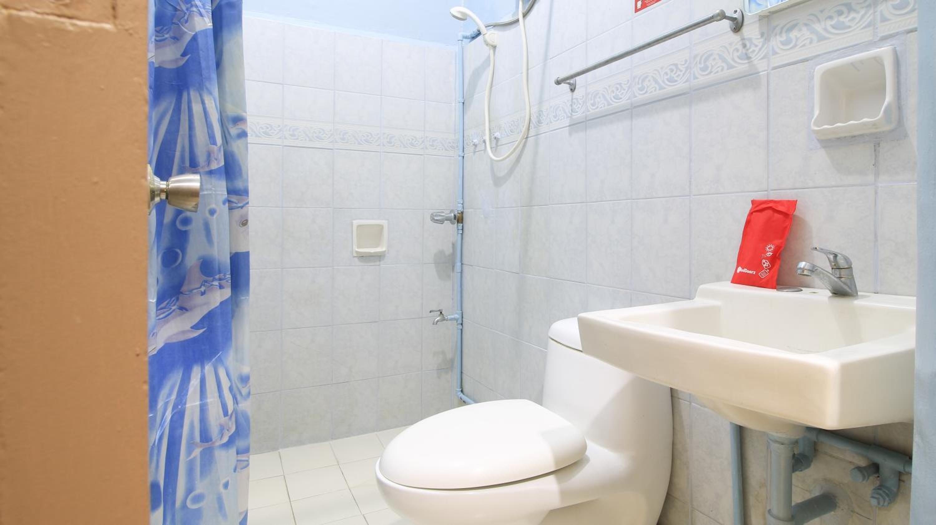 Deluxe Room - Photo 11