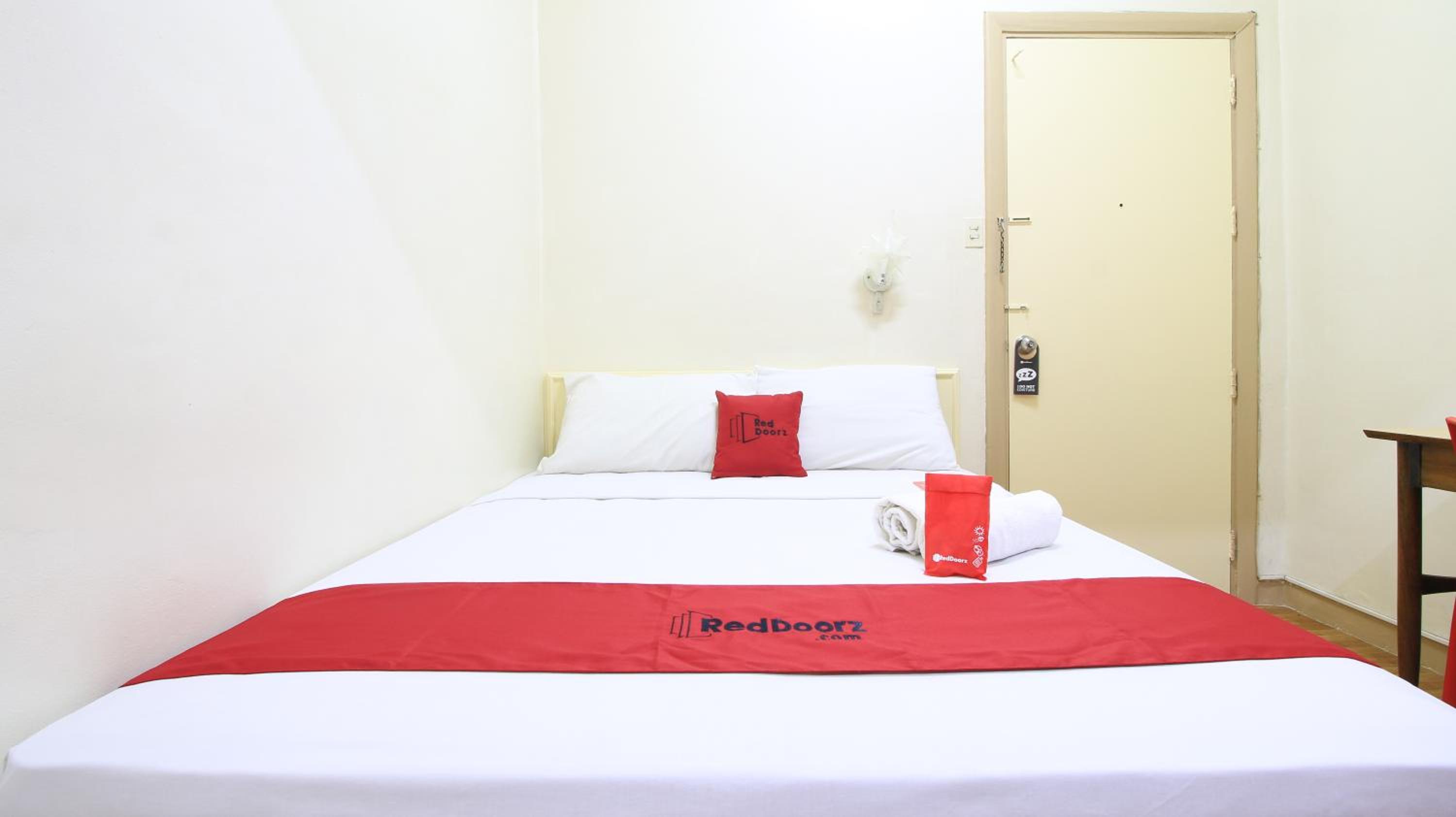 Deluxe Room - Photo 15