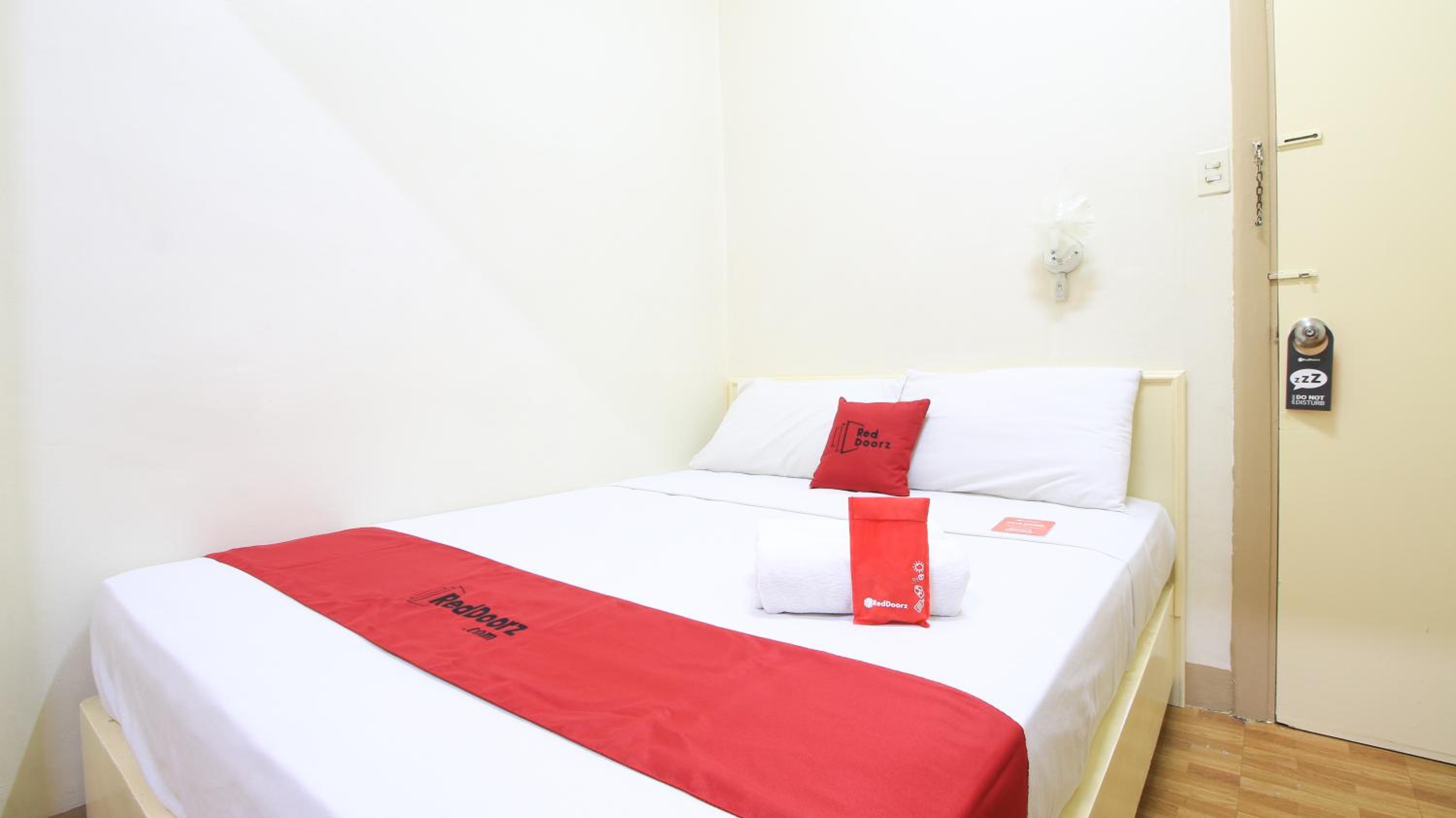 Deluxe Room - Photo 14