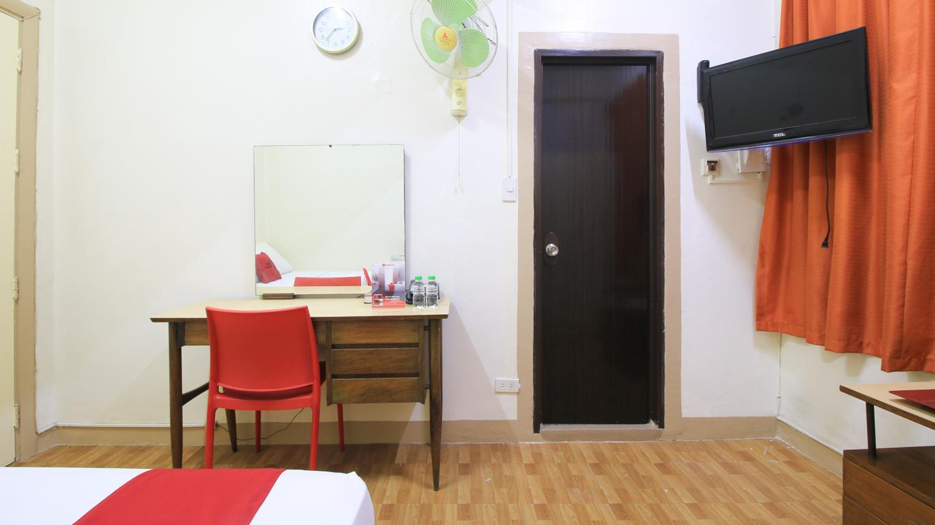 Deluxe Room - Photo 6