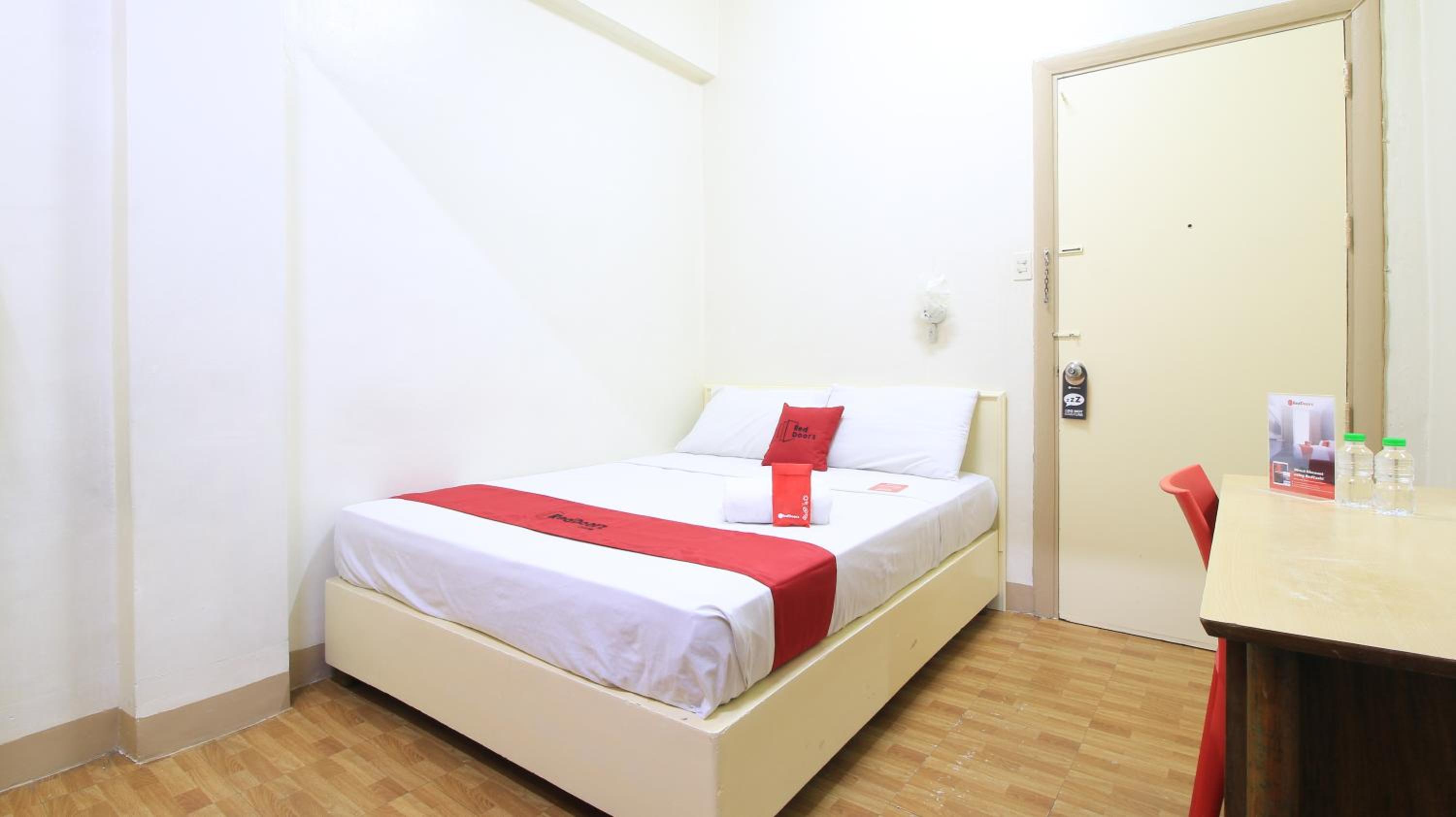 Deluxe Room - Photo 16