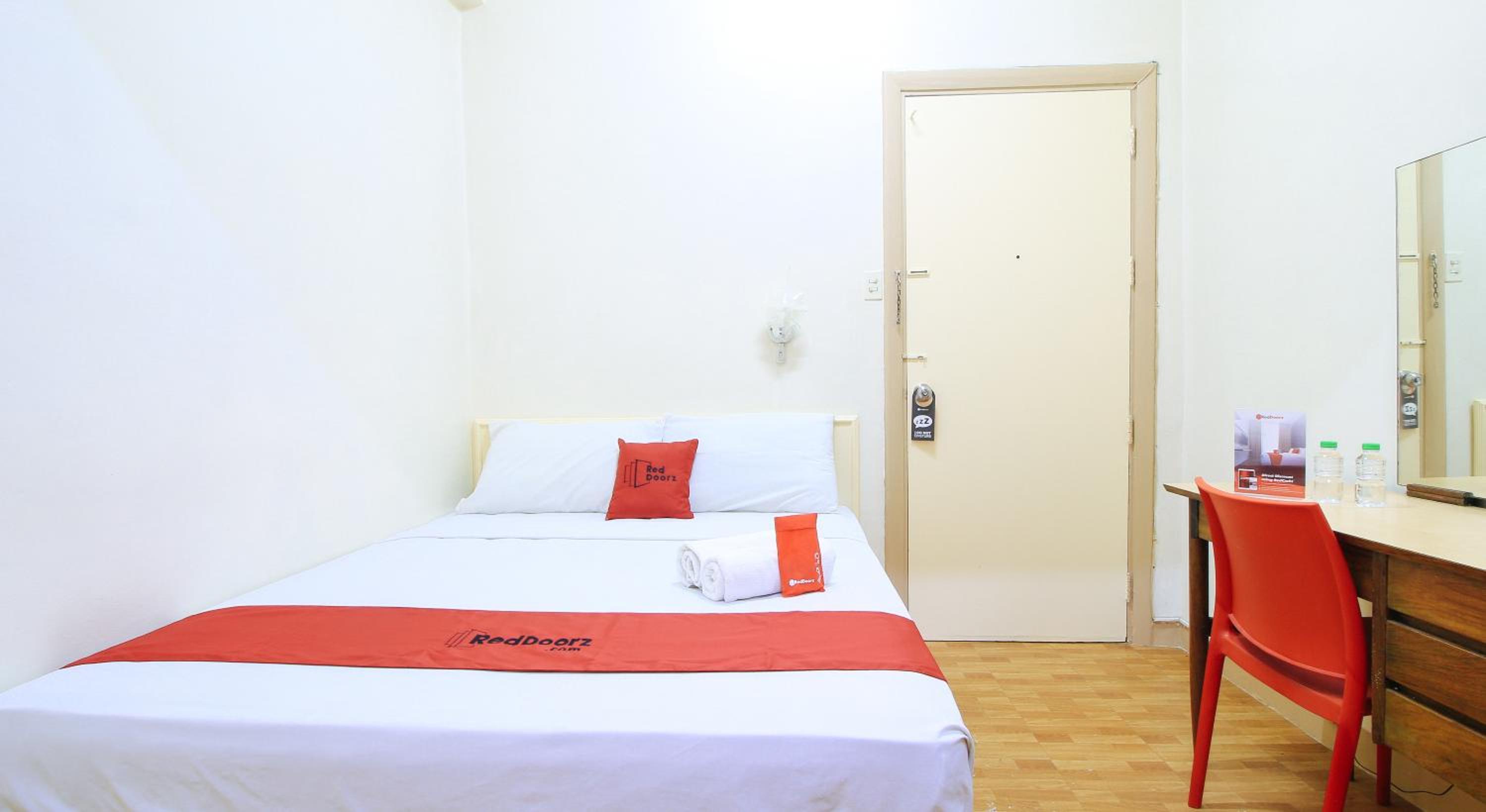 Deluxe Room - Photo 17