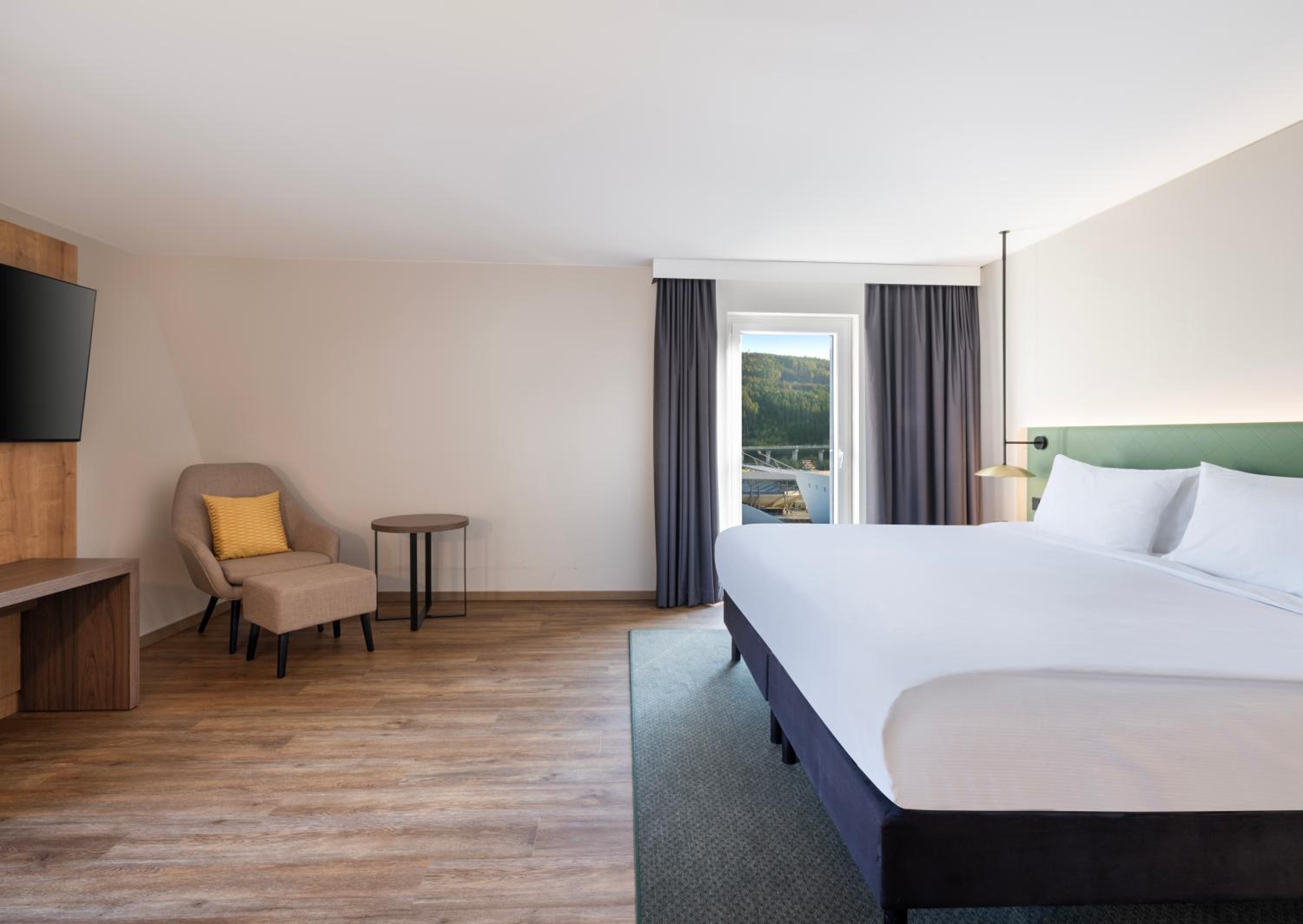 Deluxe King Corner Room - Photo 1