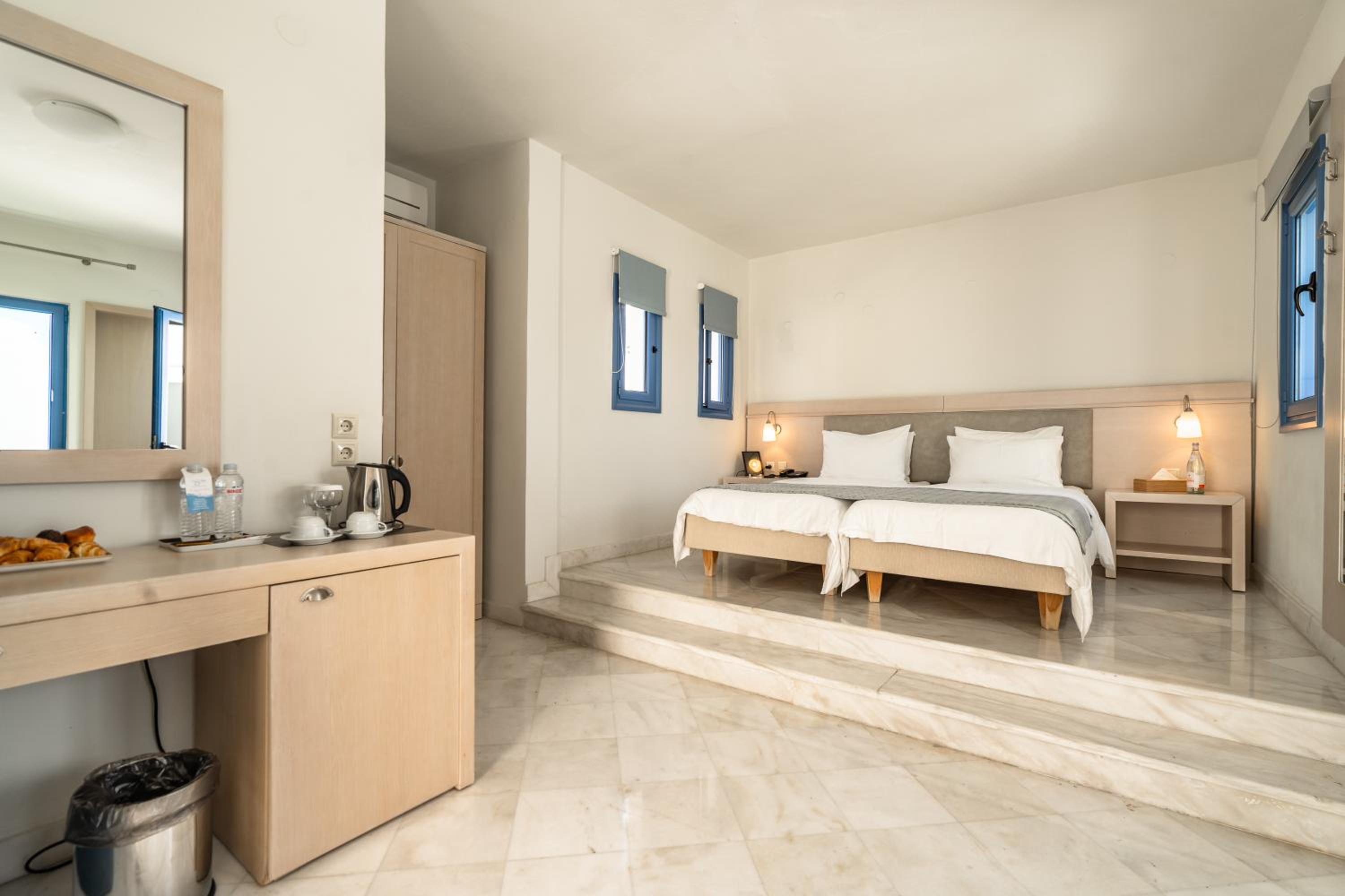 Double Room with Garden View - Photo 2