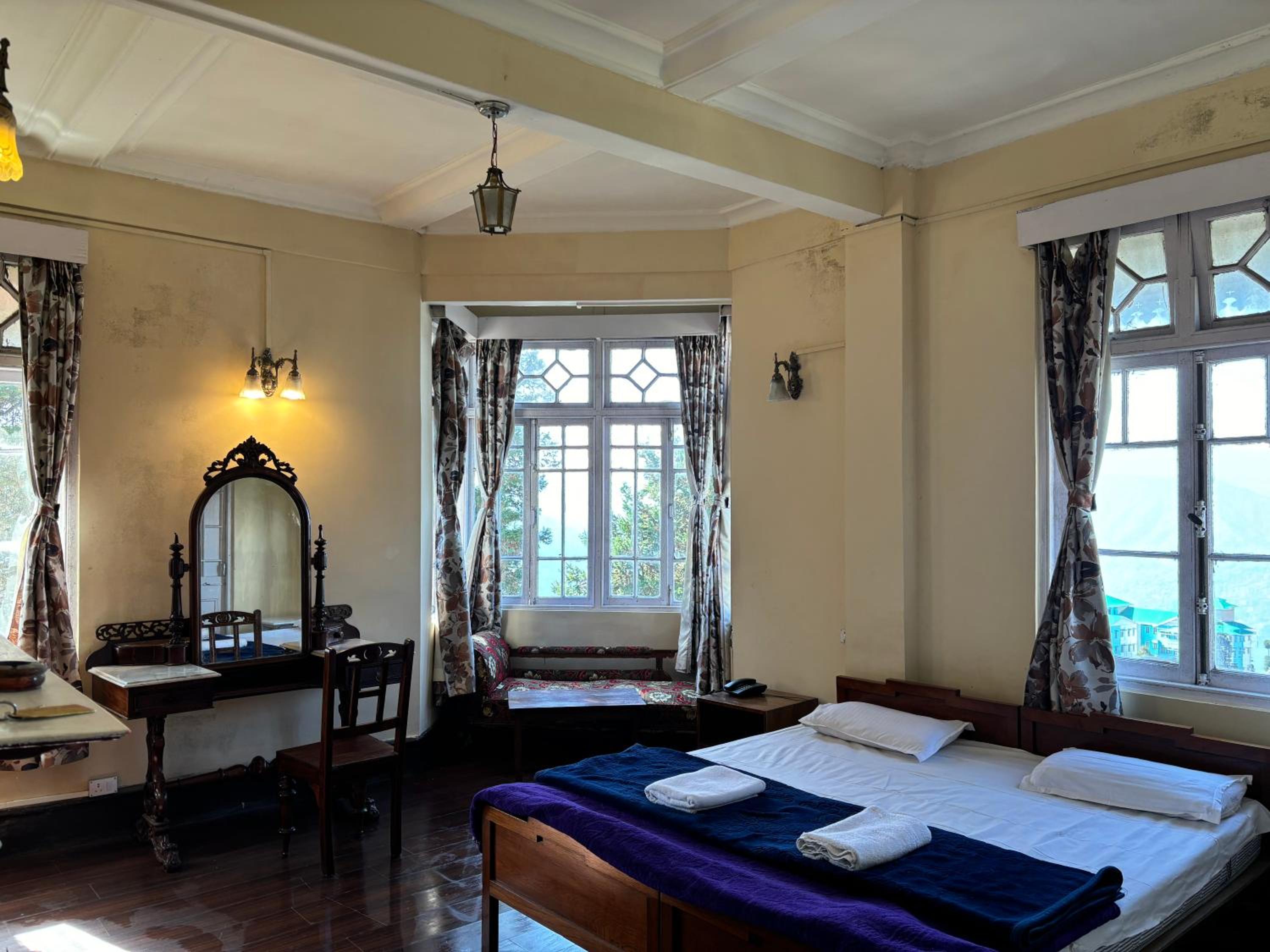 Deluxe King Room - Photo 12