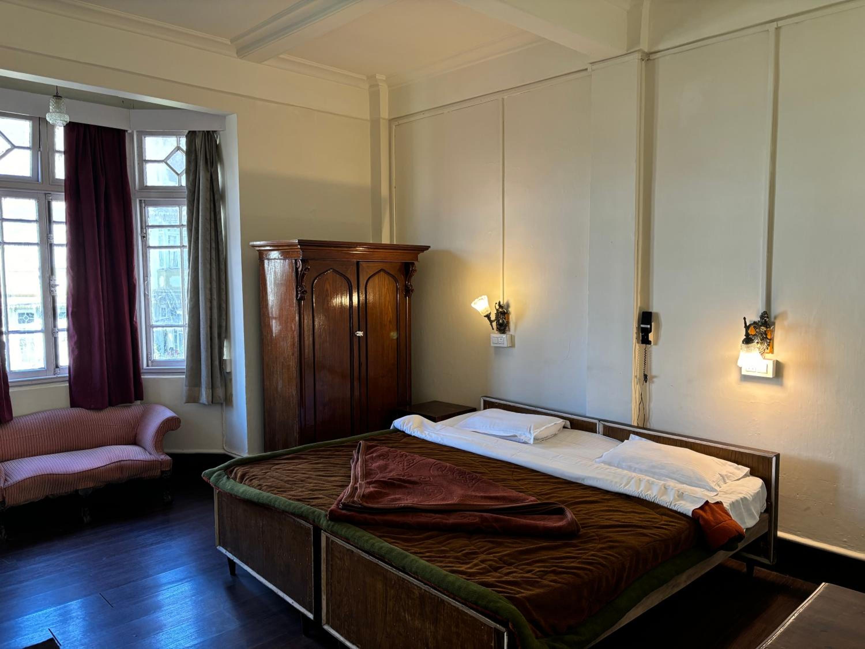 Deluxe King Room - Photo 10