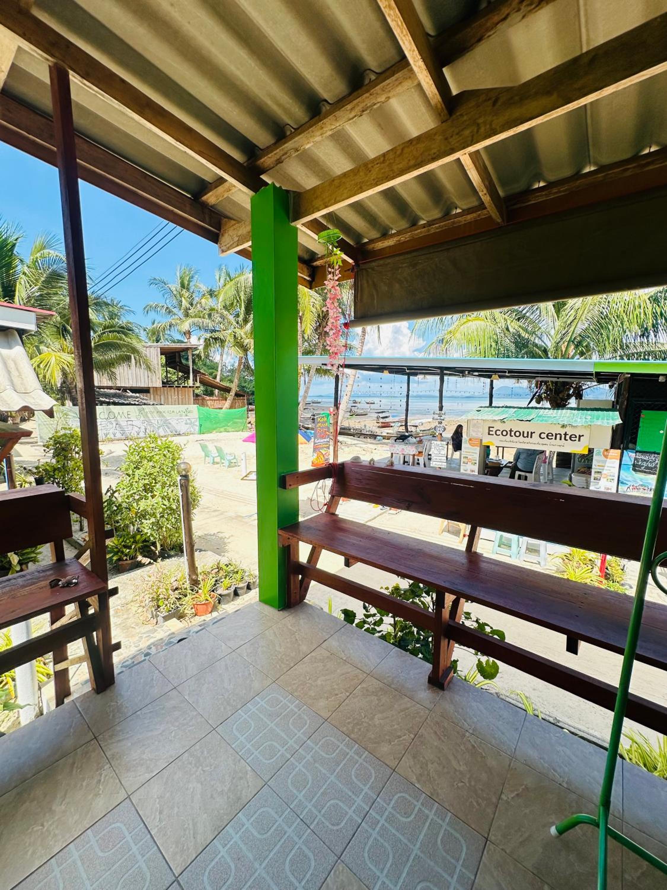 Family Bungalow - Photo 3