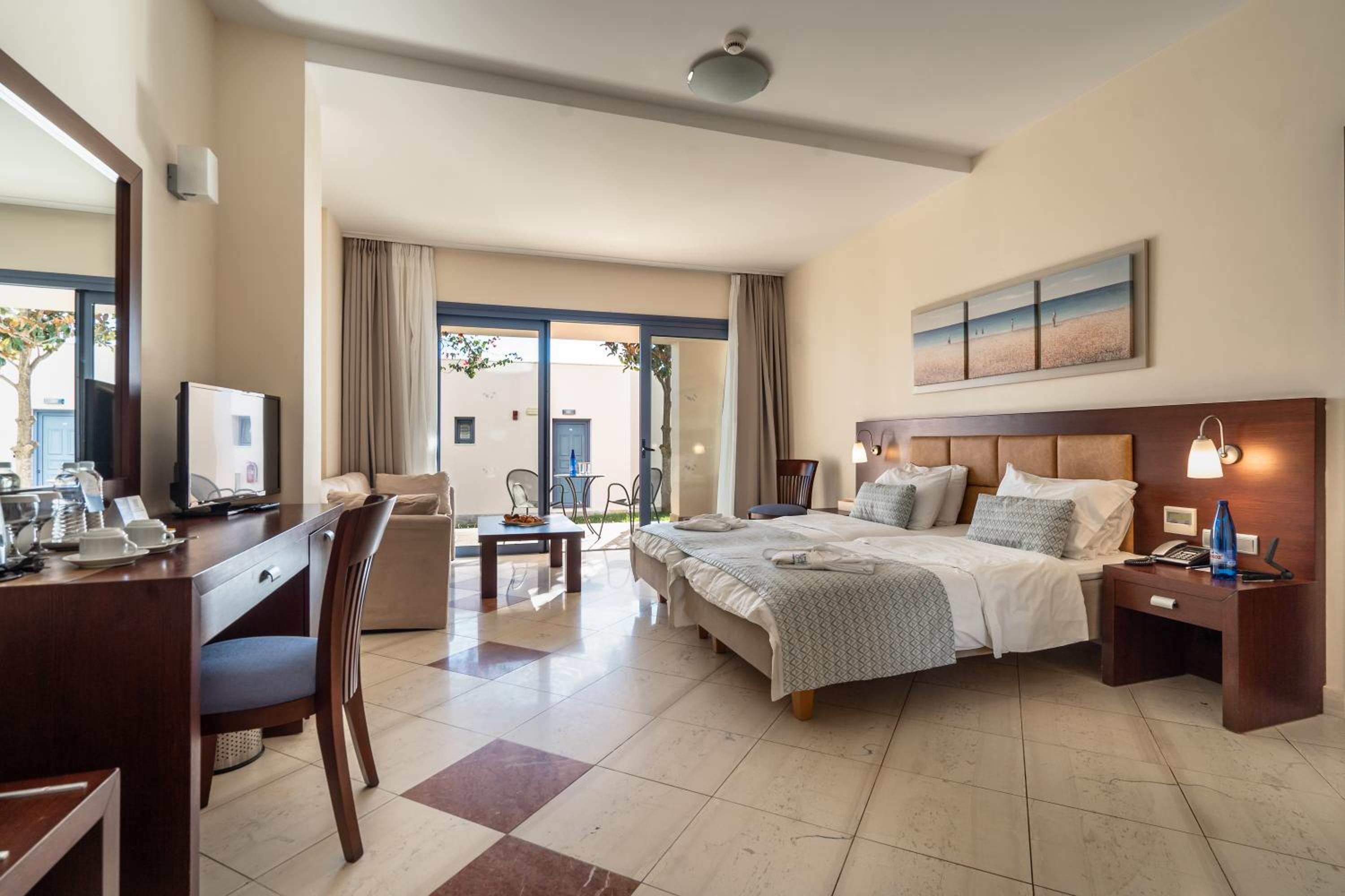 Superior Double or Twin Room with Garden View - Photo 1