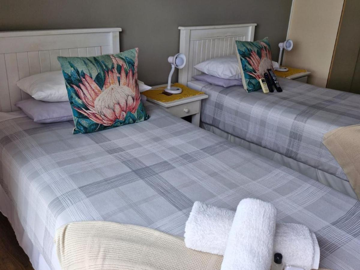 Standard Twin Room photo 2