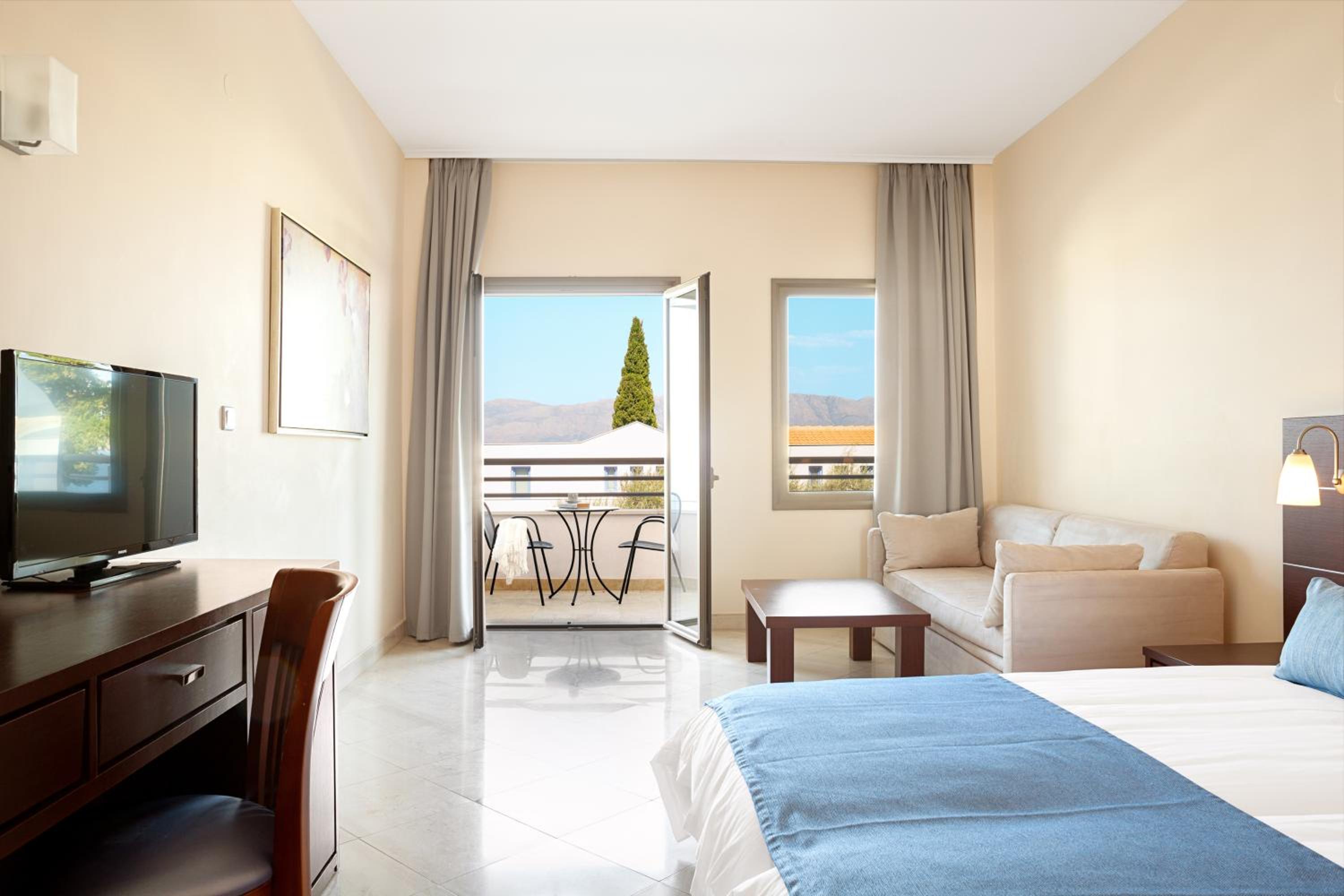 Superior Double or Twin Room with Garden View - Photo 4