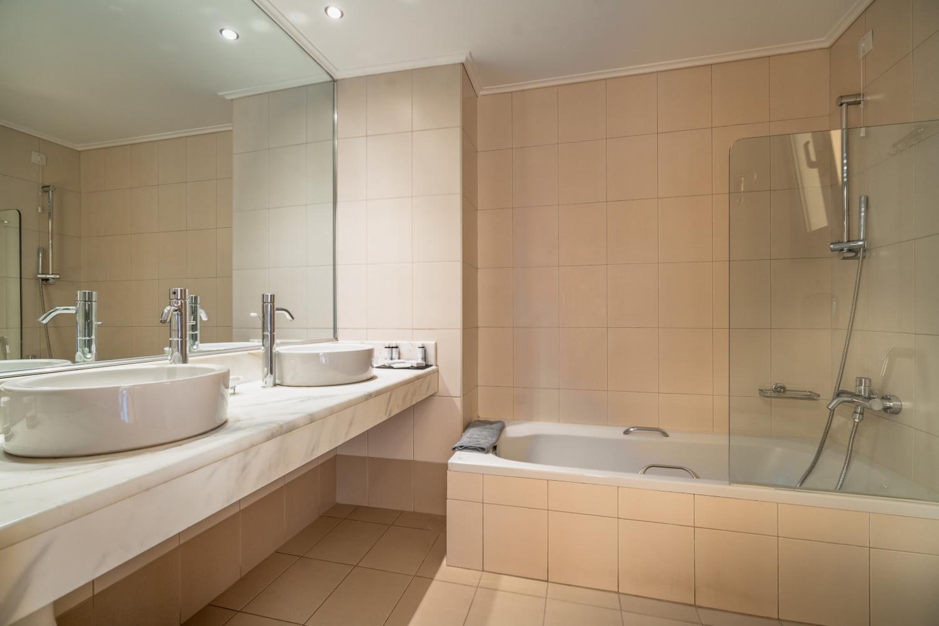 Superior Double or Twin Room with Garden View - Photo 3