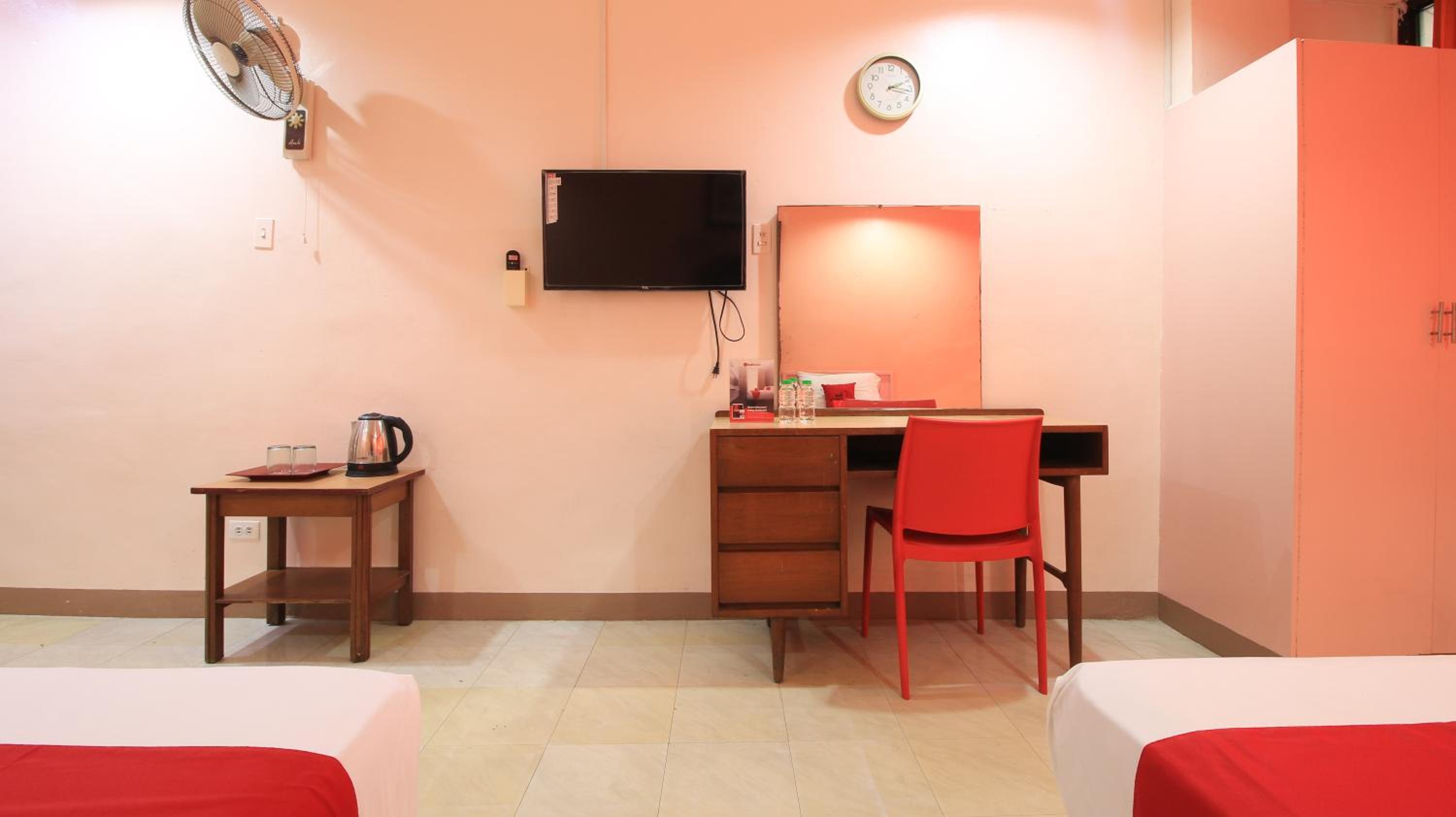 Twin Room - Photo 12